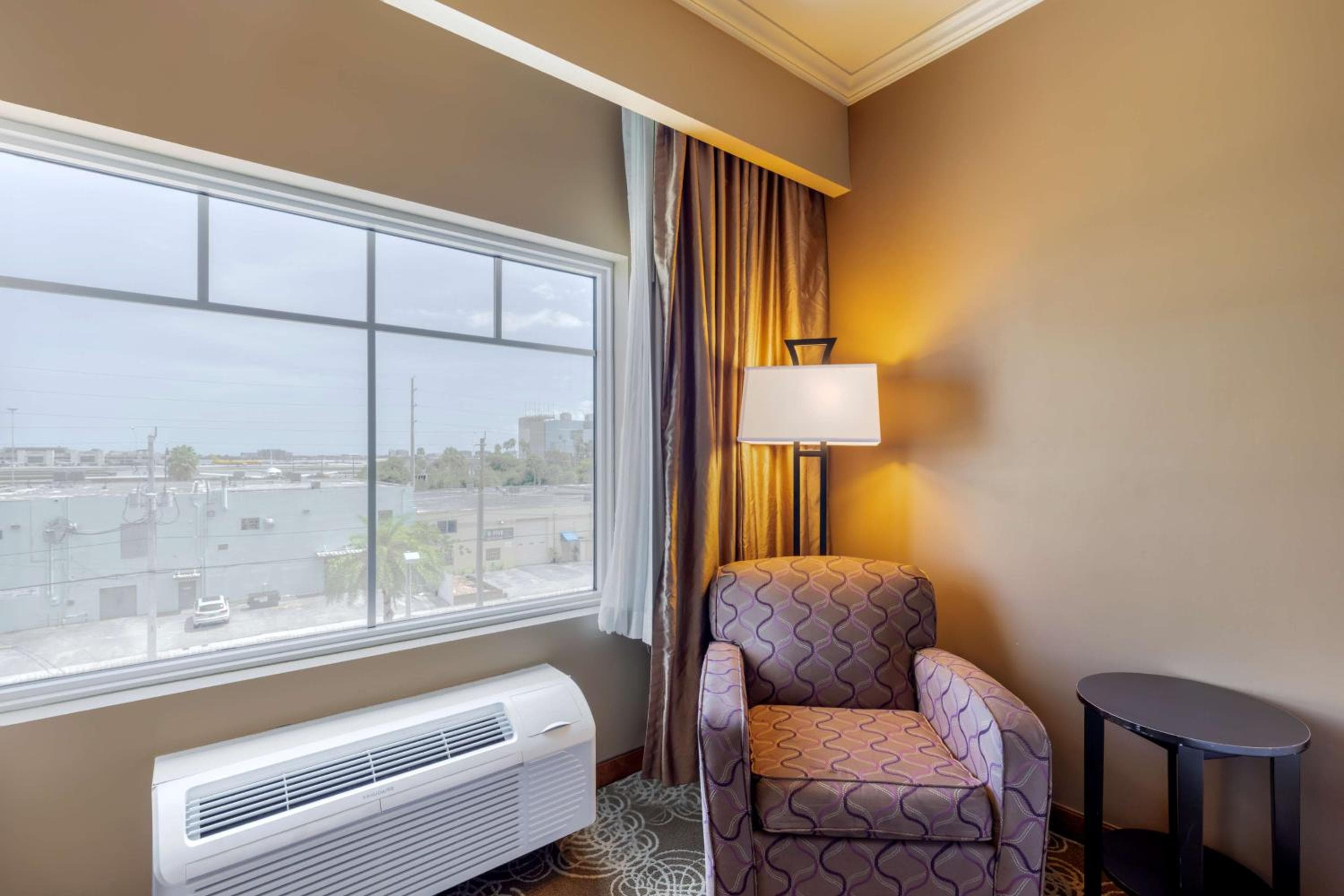 Best Western Plus Miami Airport North Hotel & Suites — 16