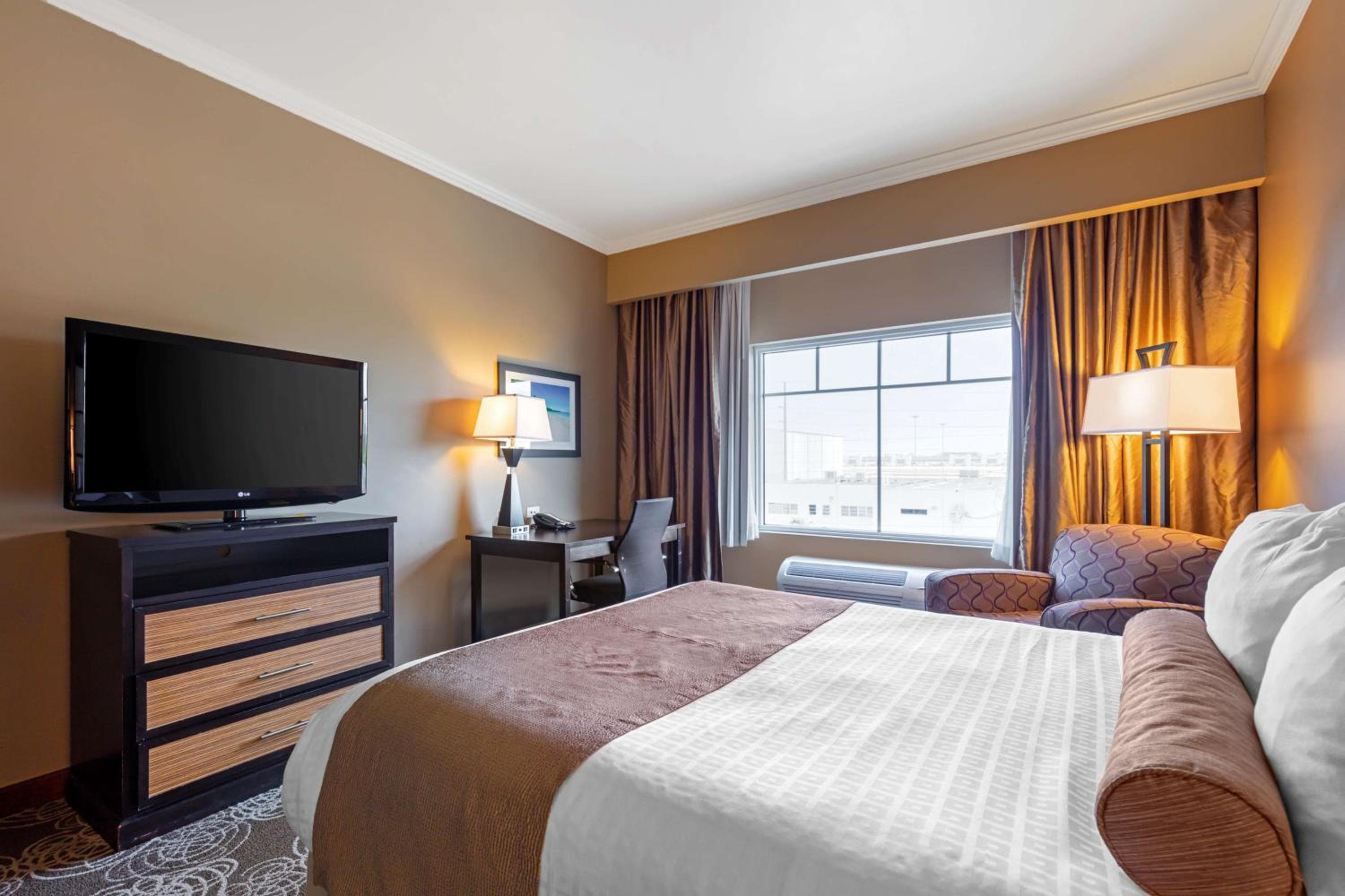 Best Western Plus Miami Airport North Hotel & Suites — 18