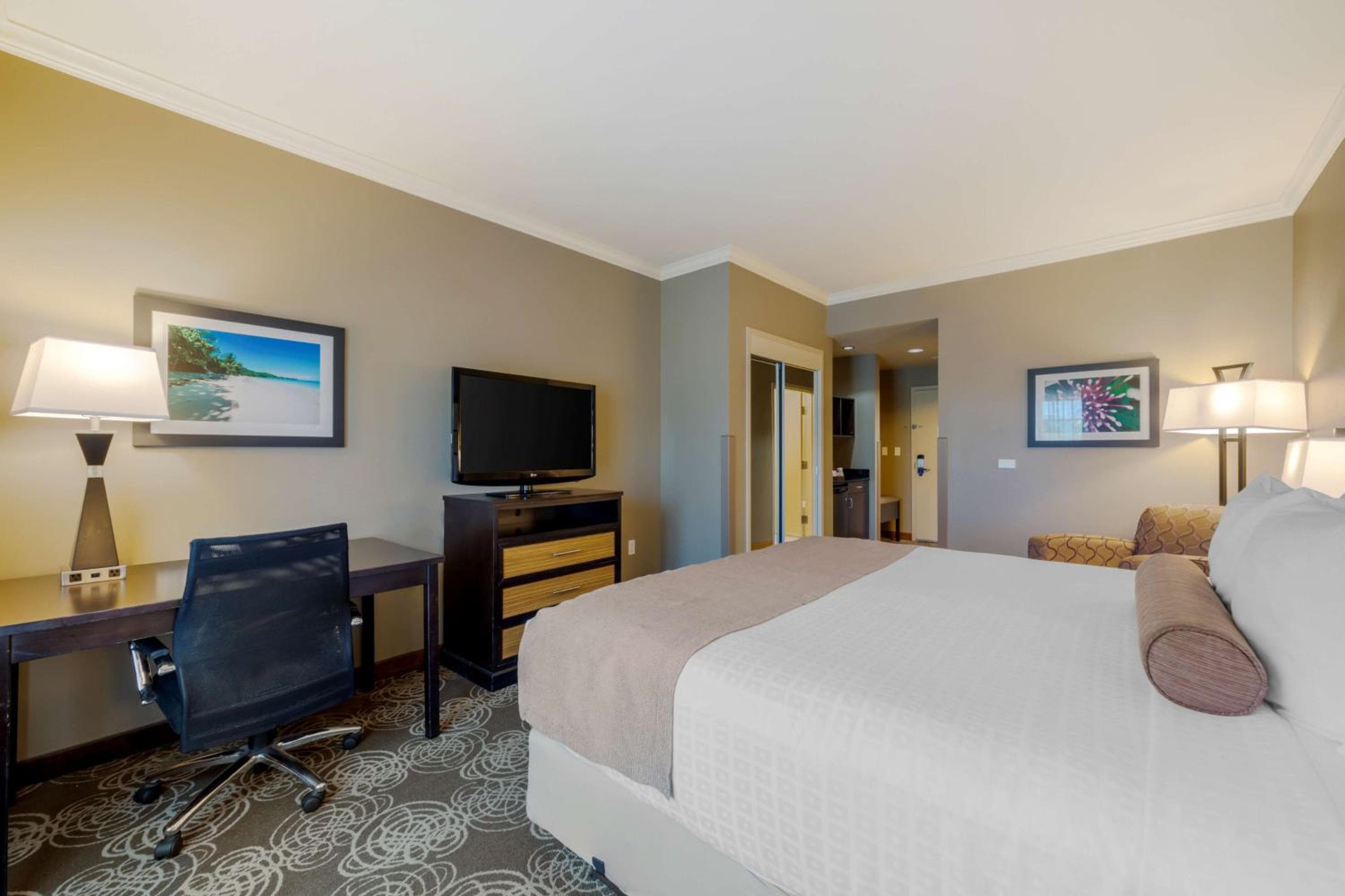 Best Western Plus Miami Airport North Hotel & Suites — 25