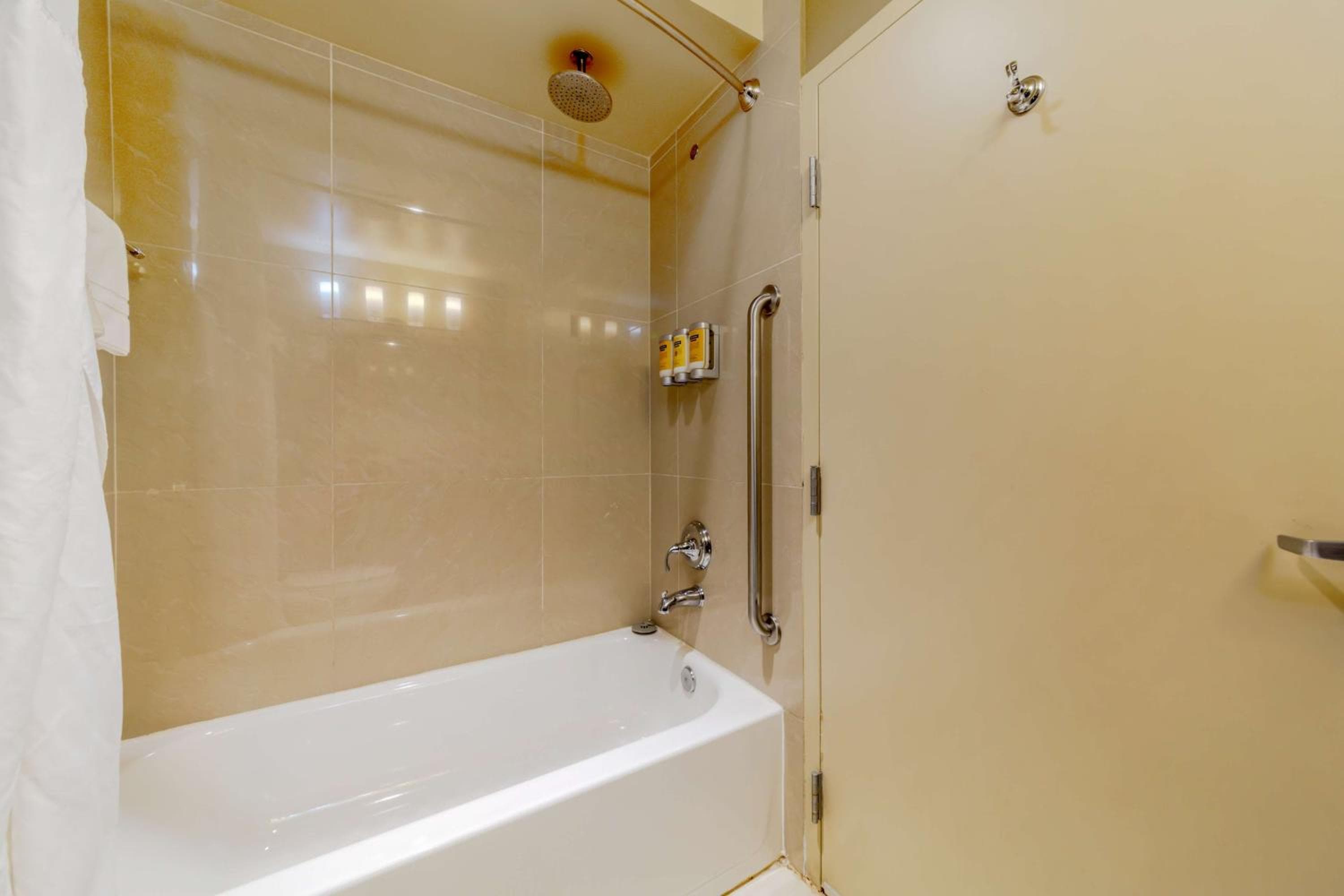 Best Western Plus Miami Airport North Hotel & Suites — 11