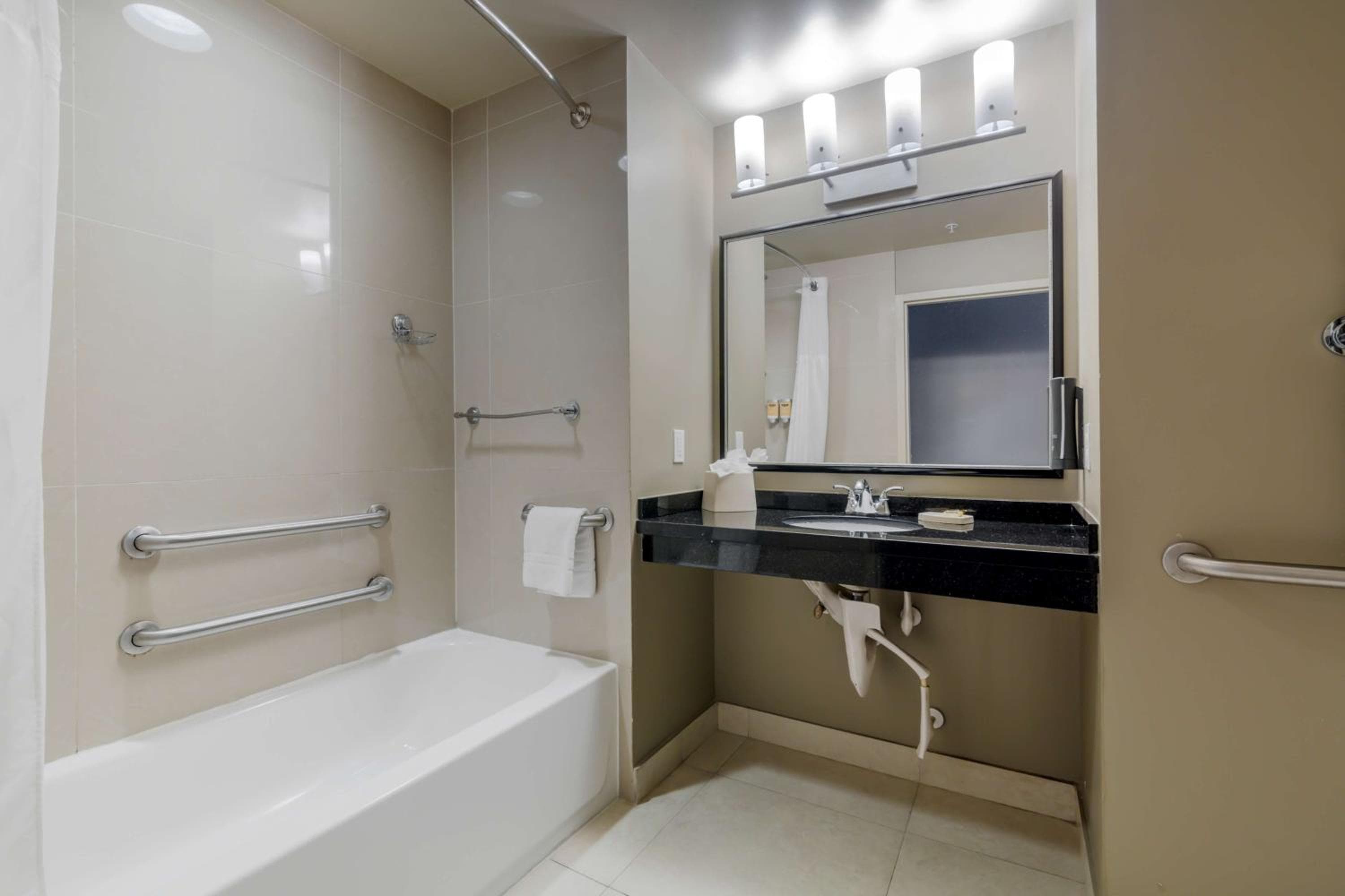 Best Western Plus Miami Airport North Hotel & Suites — 15