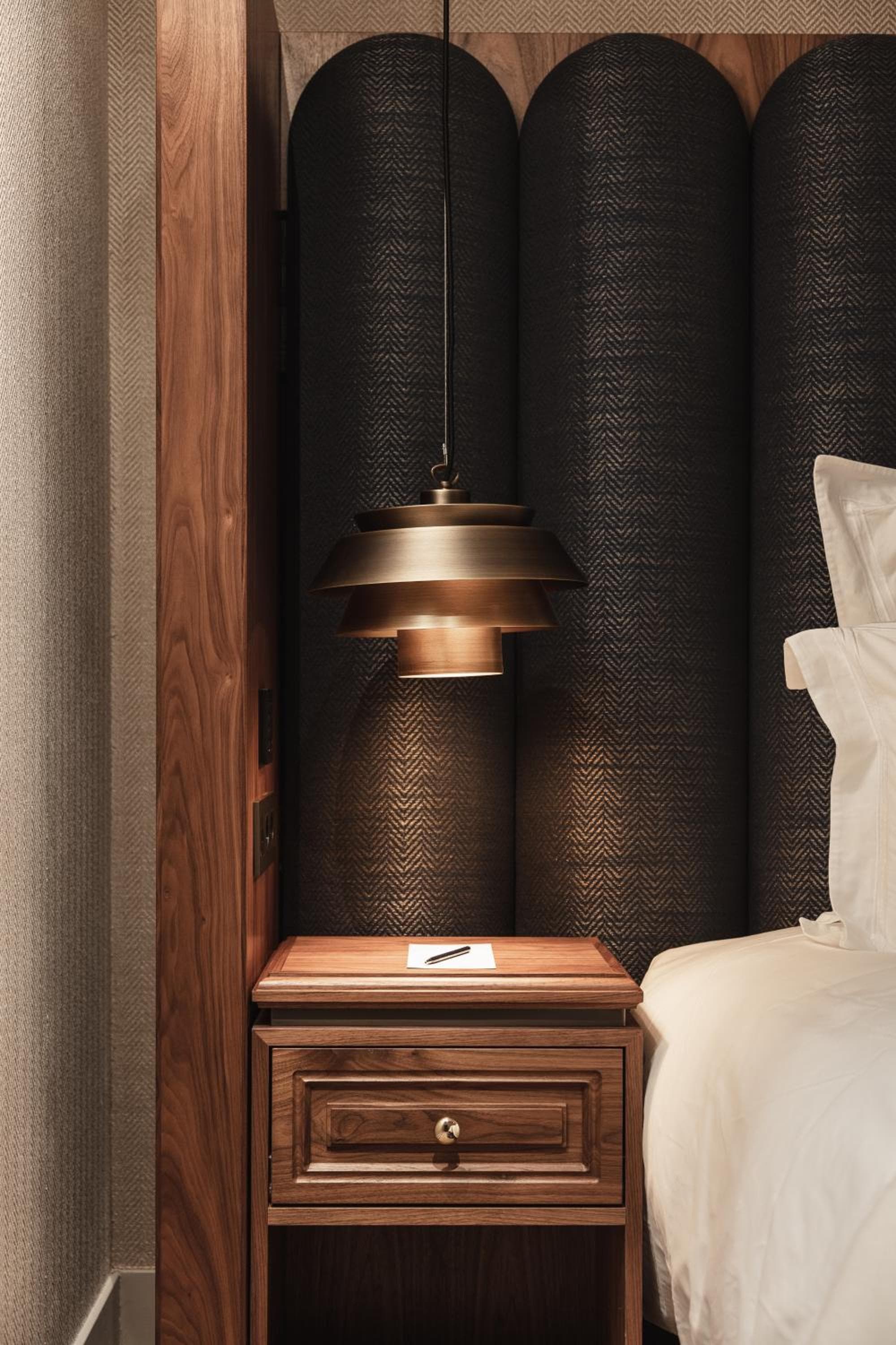 Hotel 717 — 14