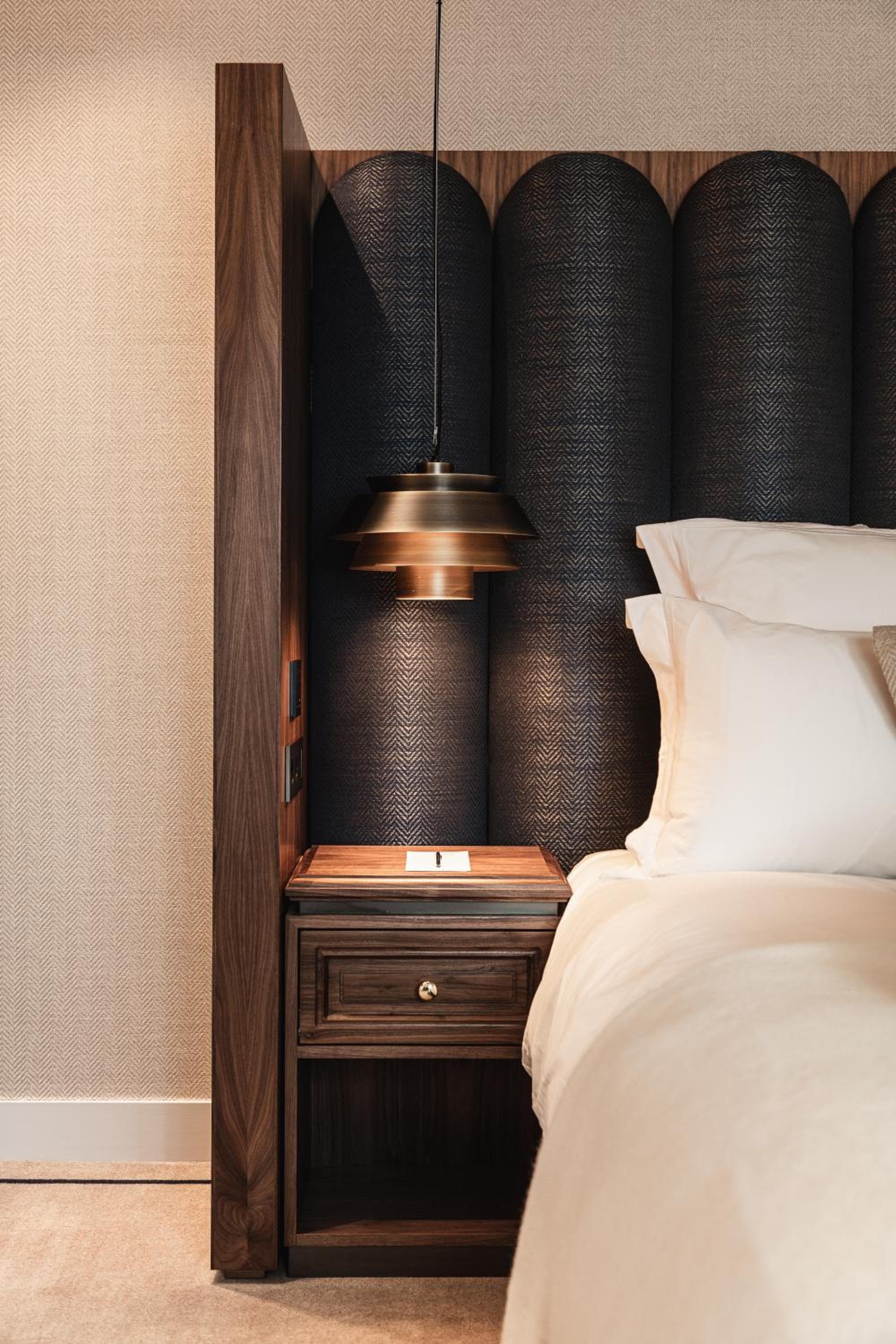 Hotel 717 — 17