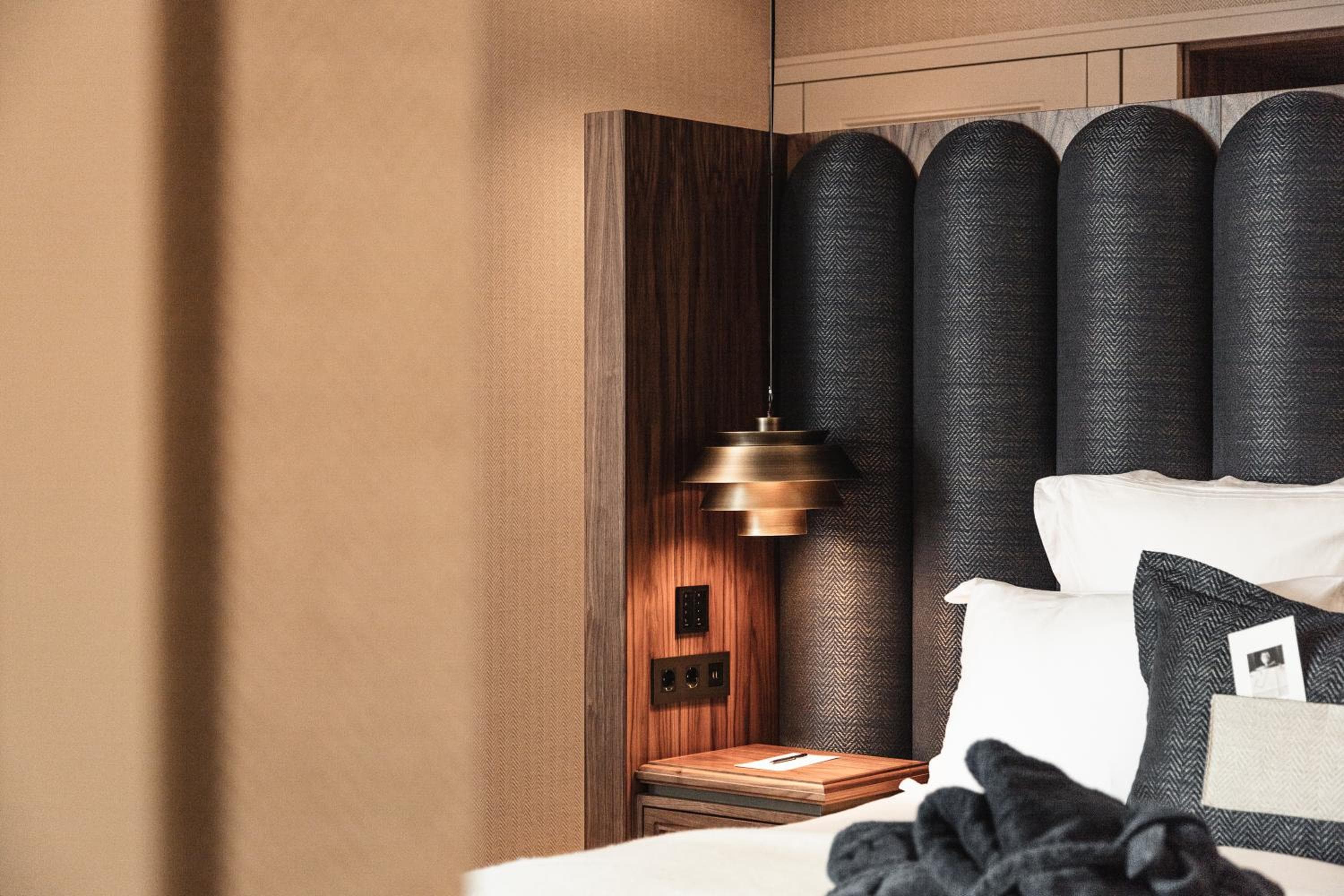 Hotel 717 — 24