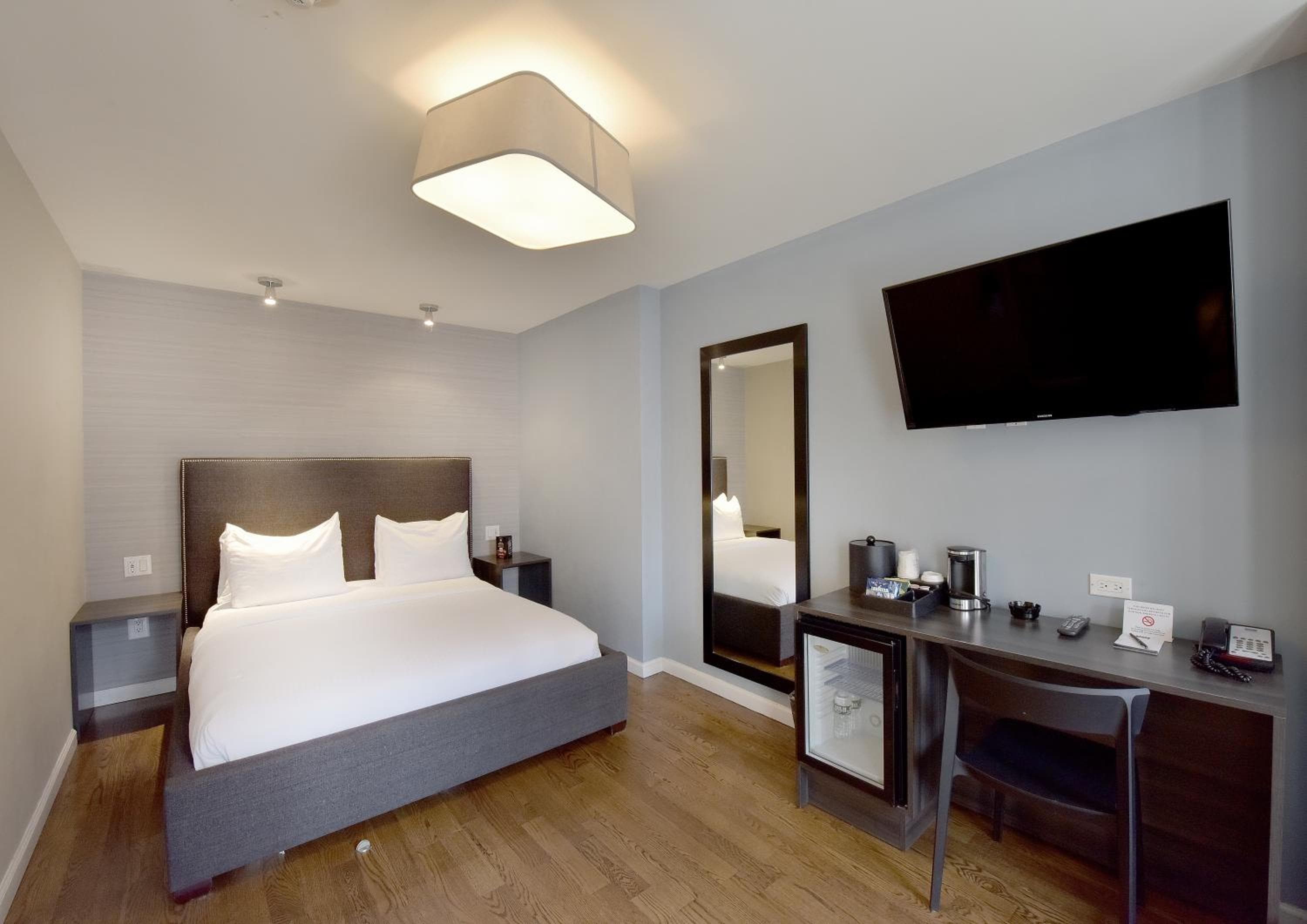 Hotel 32 32 — 4