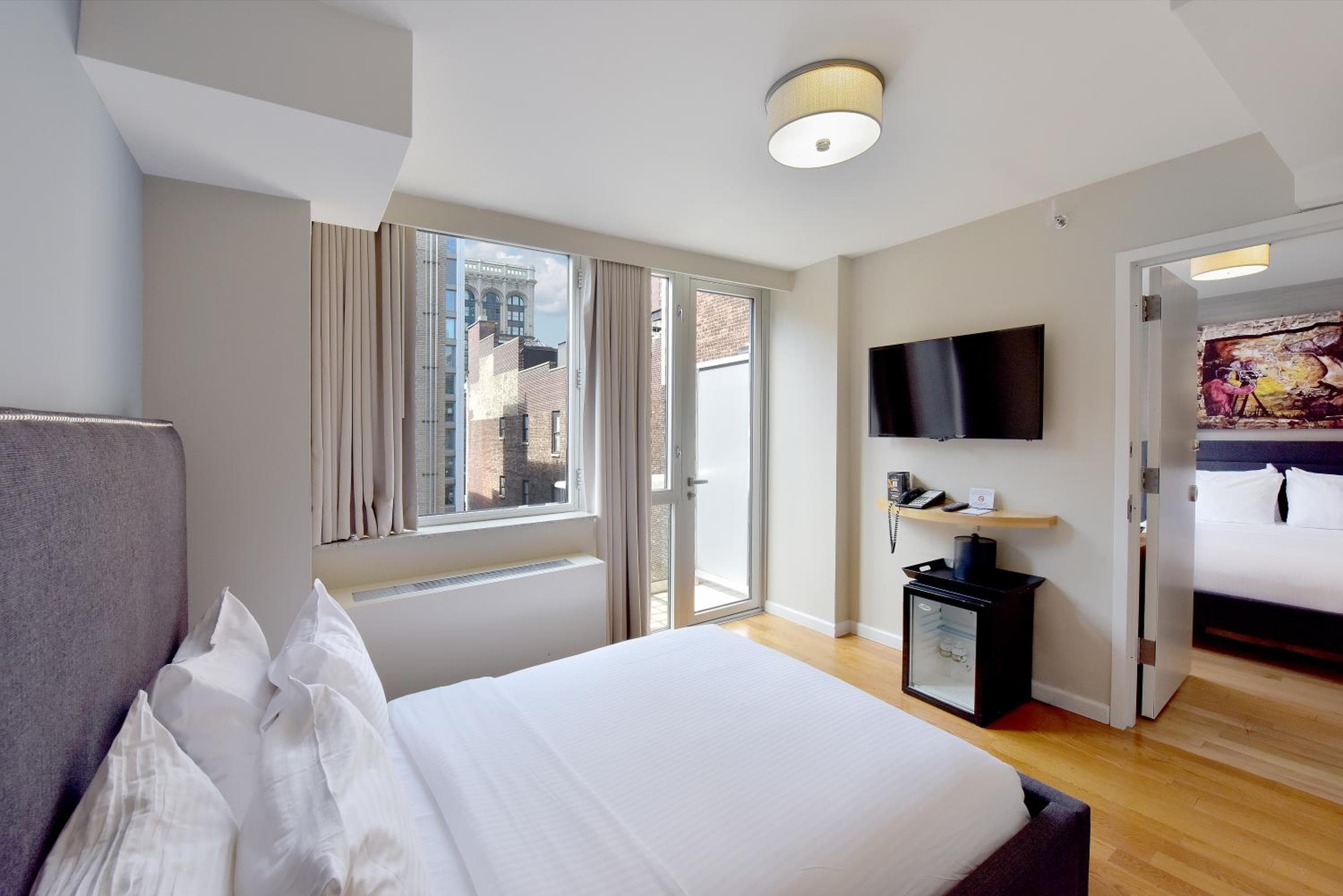 Hotel 32 32 — 11