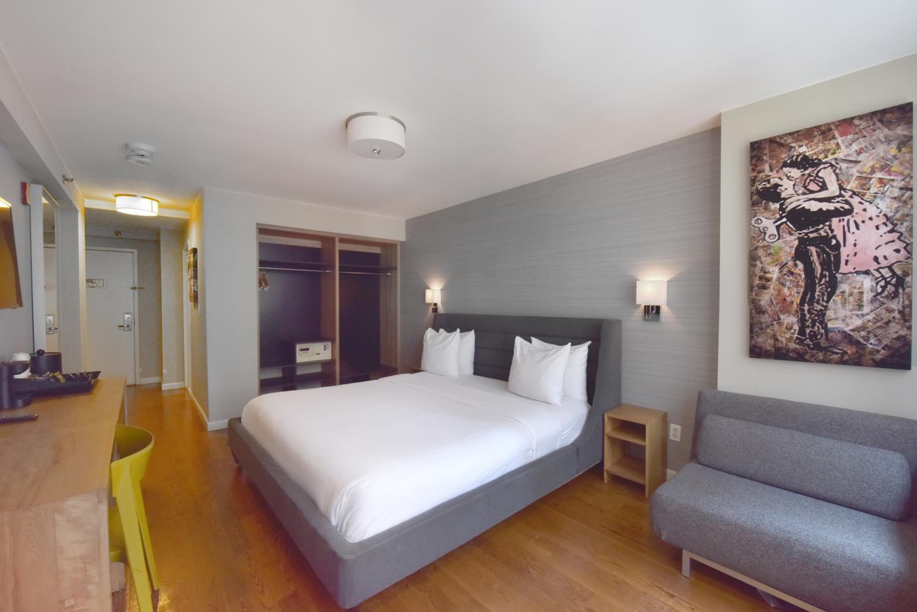 Hotel 32 32 — 20
