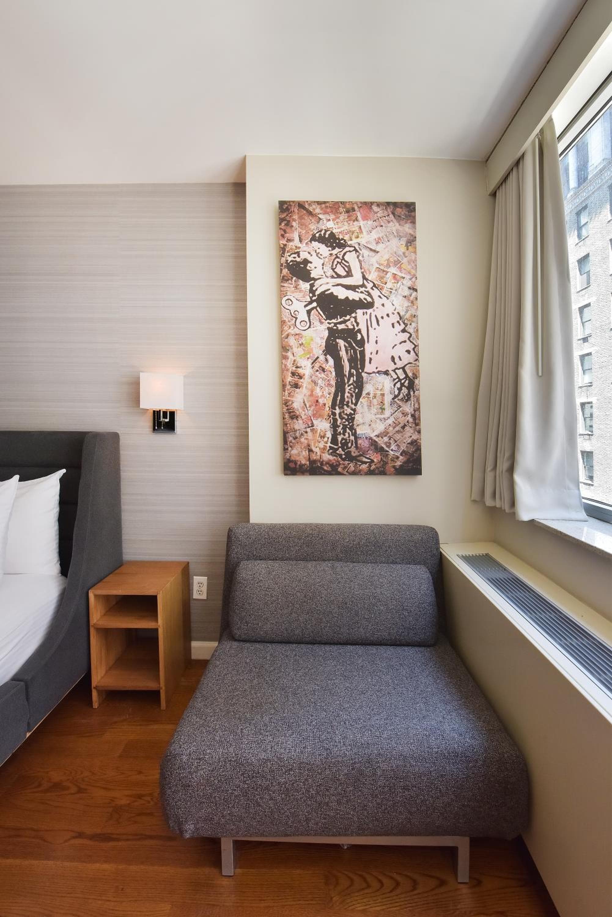 Hotel 32 32 — 7