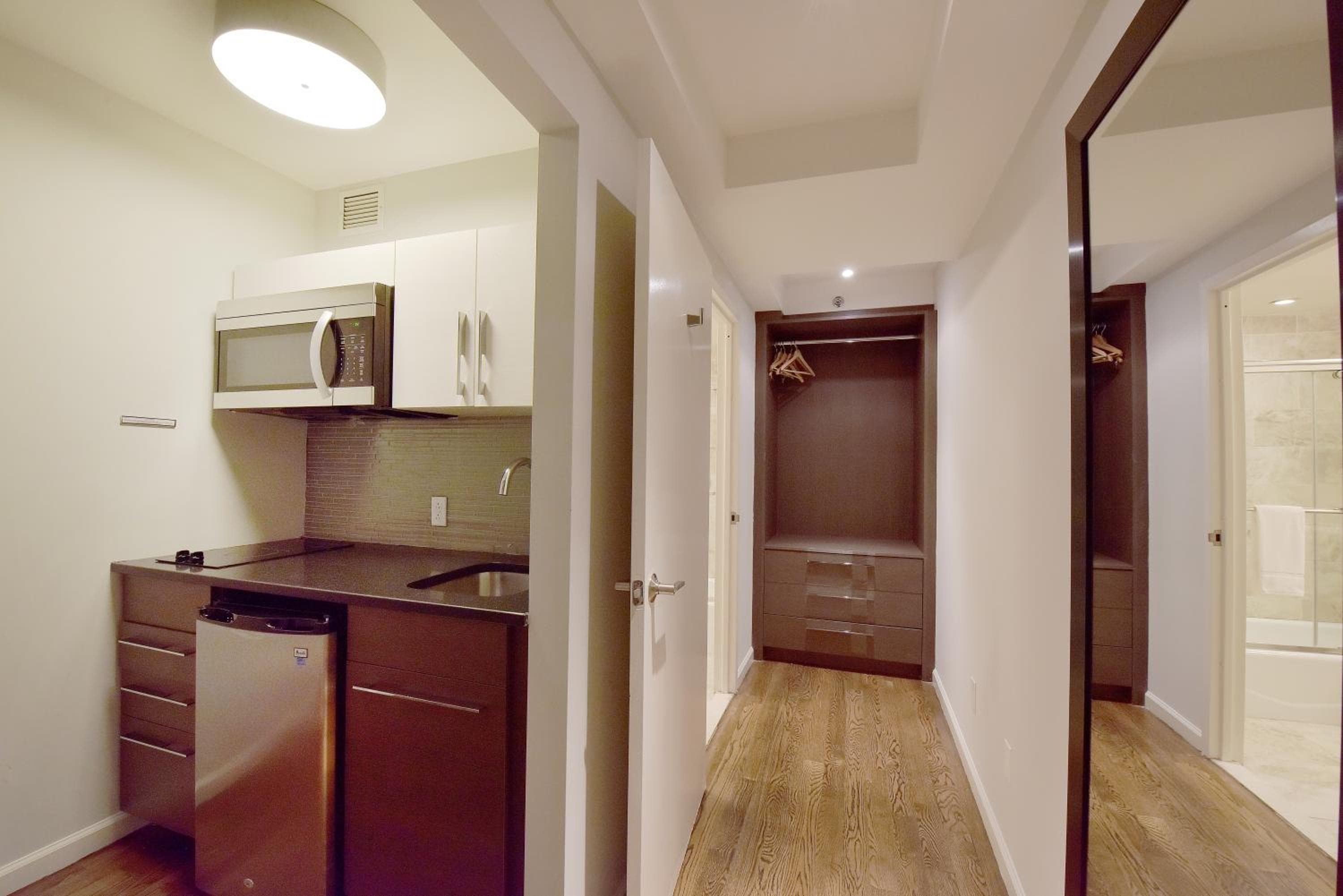 Hotel 32 32 — 17