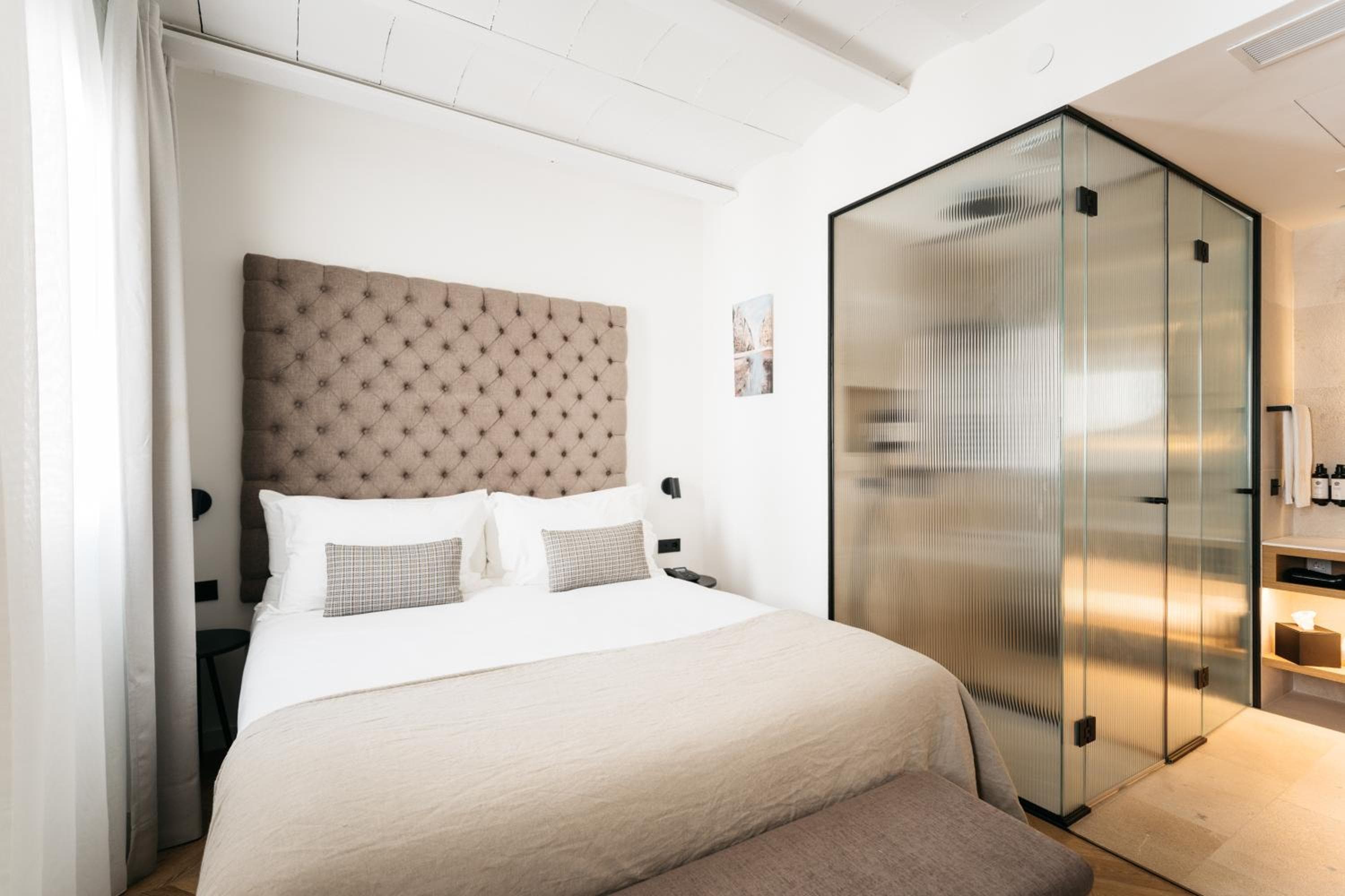 Boutique Hotel Petit Montisión — 18