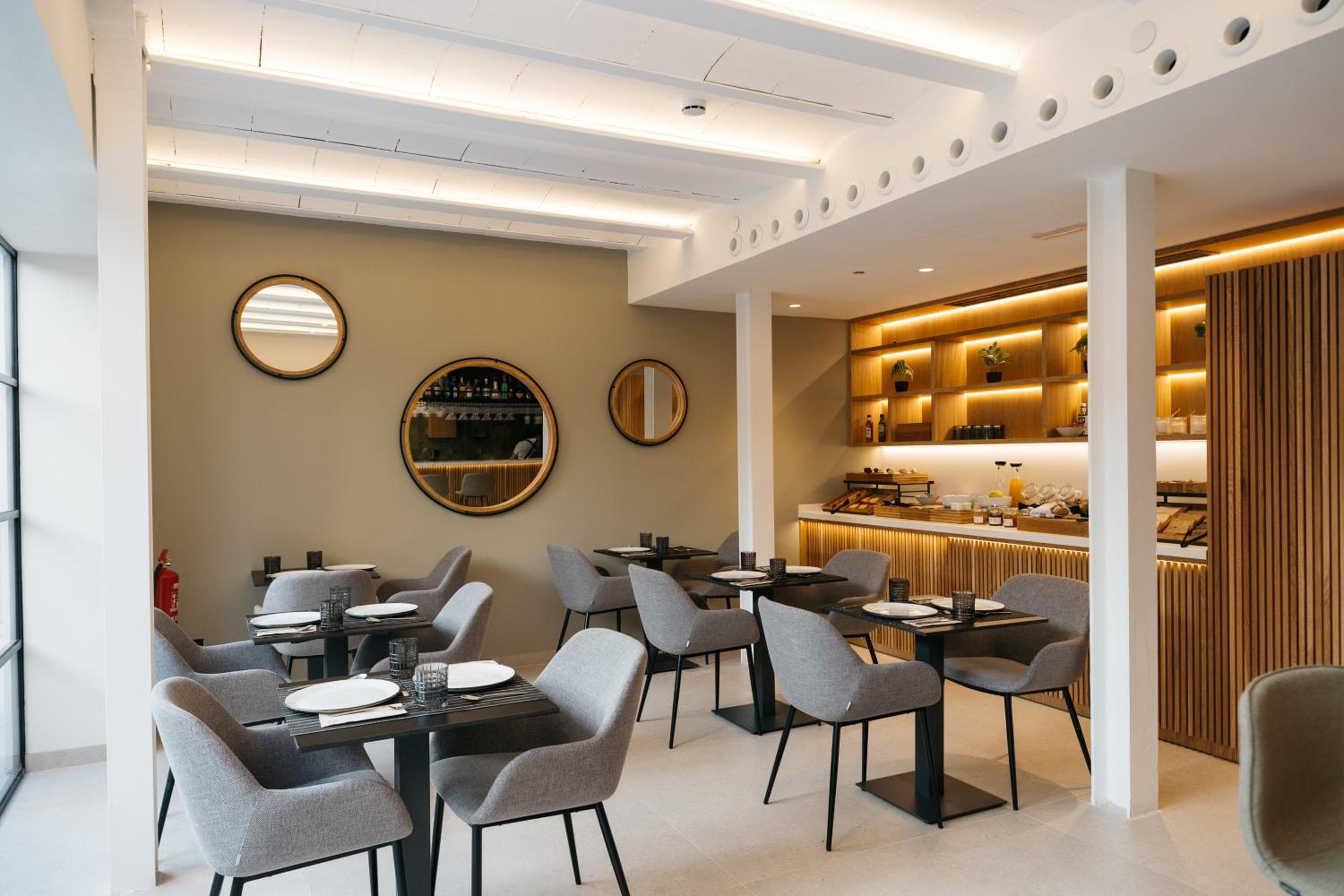 Boutique Hotel Petit Montisión — 8