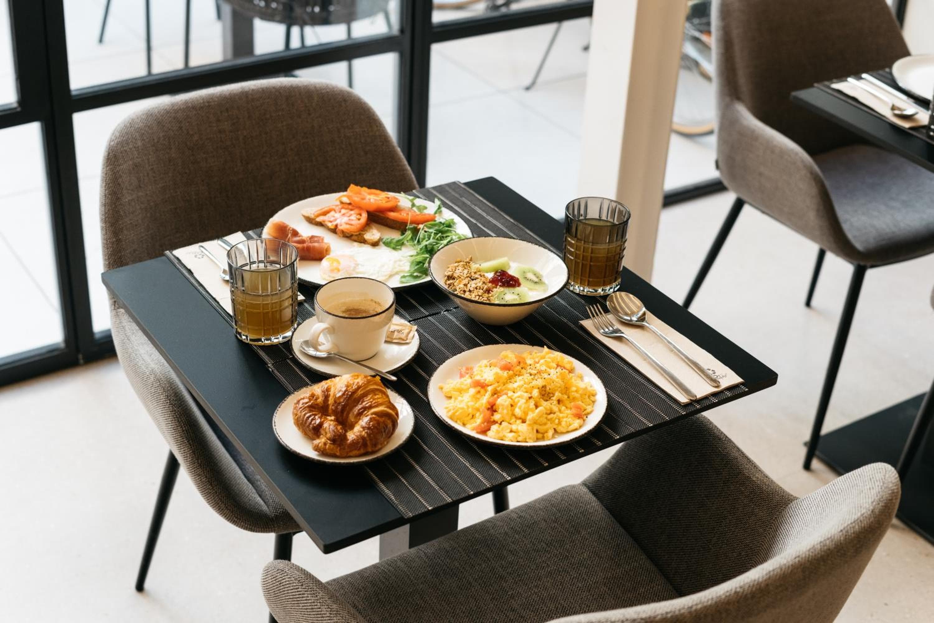 Boutique Hotel Petit Montisión — 9