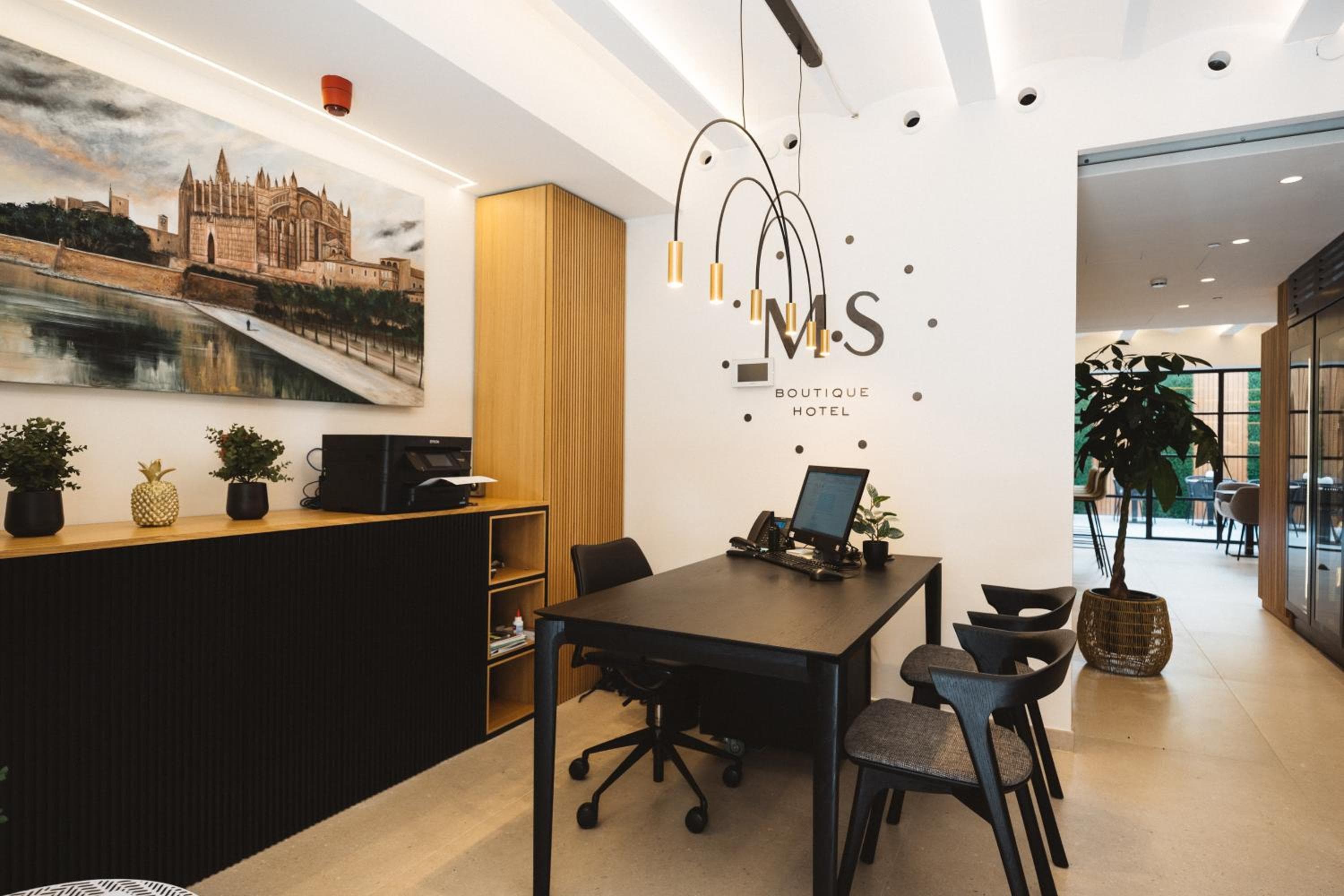 Boutique Hotel Petit Montisión — 20