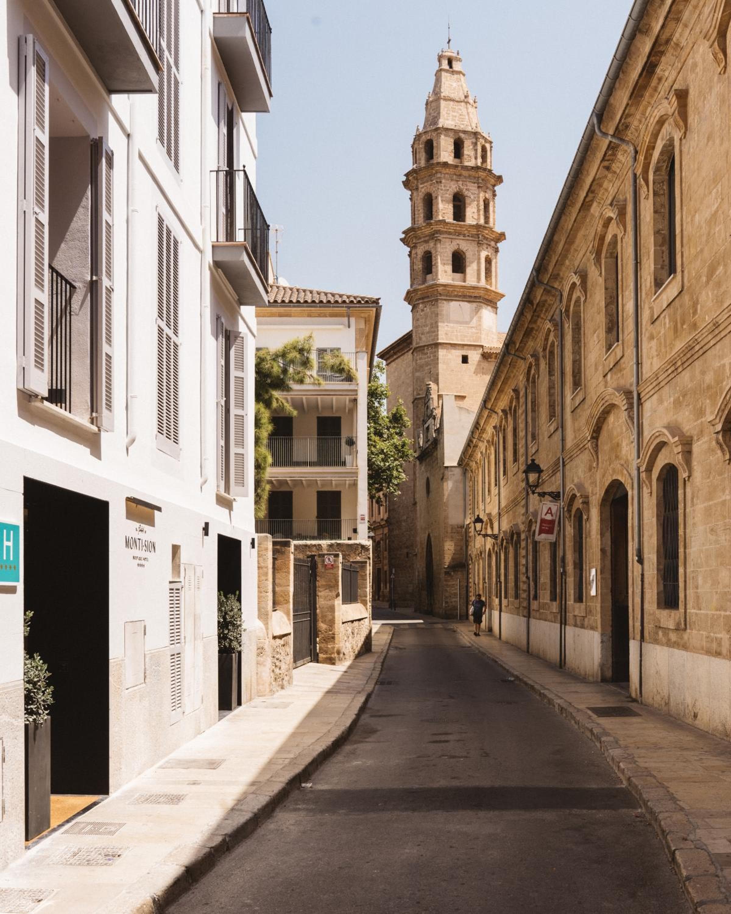 Boutique Hotel Petit Montisión — 17