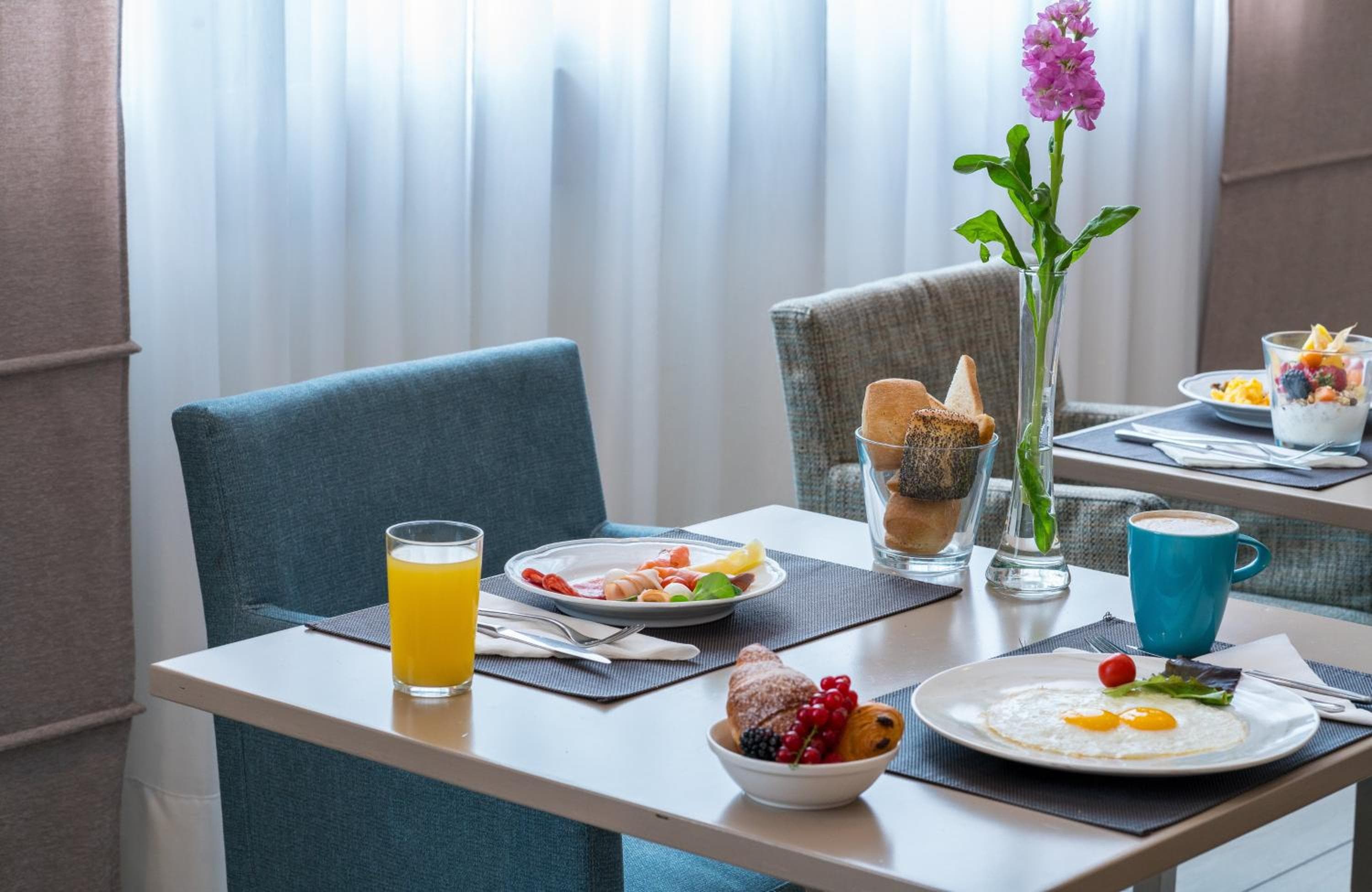 Leonardo Hotel Milan City Center — 21