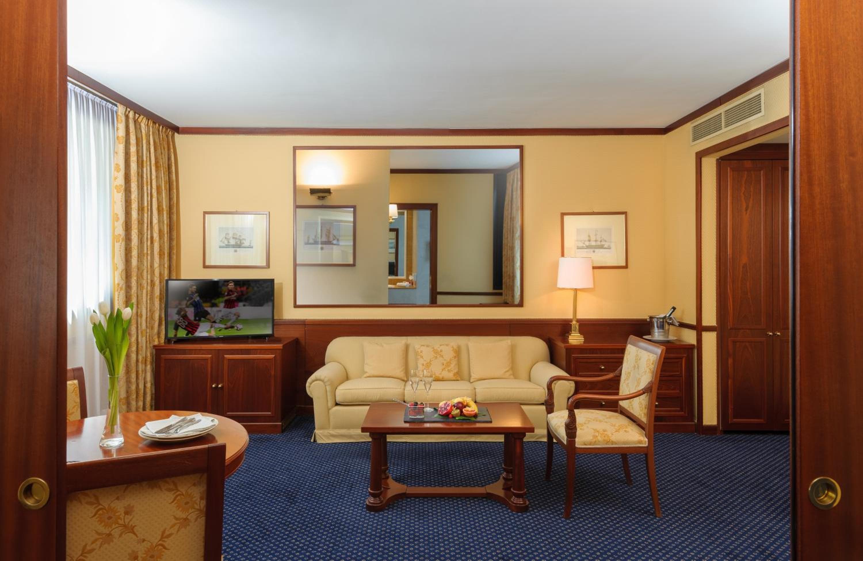 Leonardo Hotel Milan City Center — 4