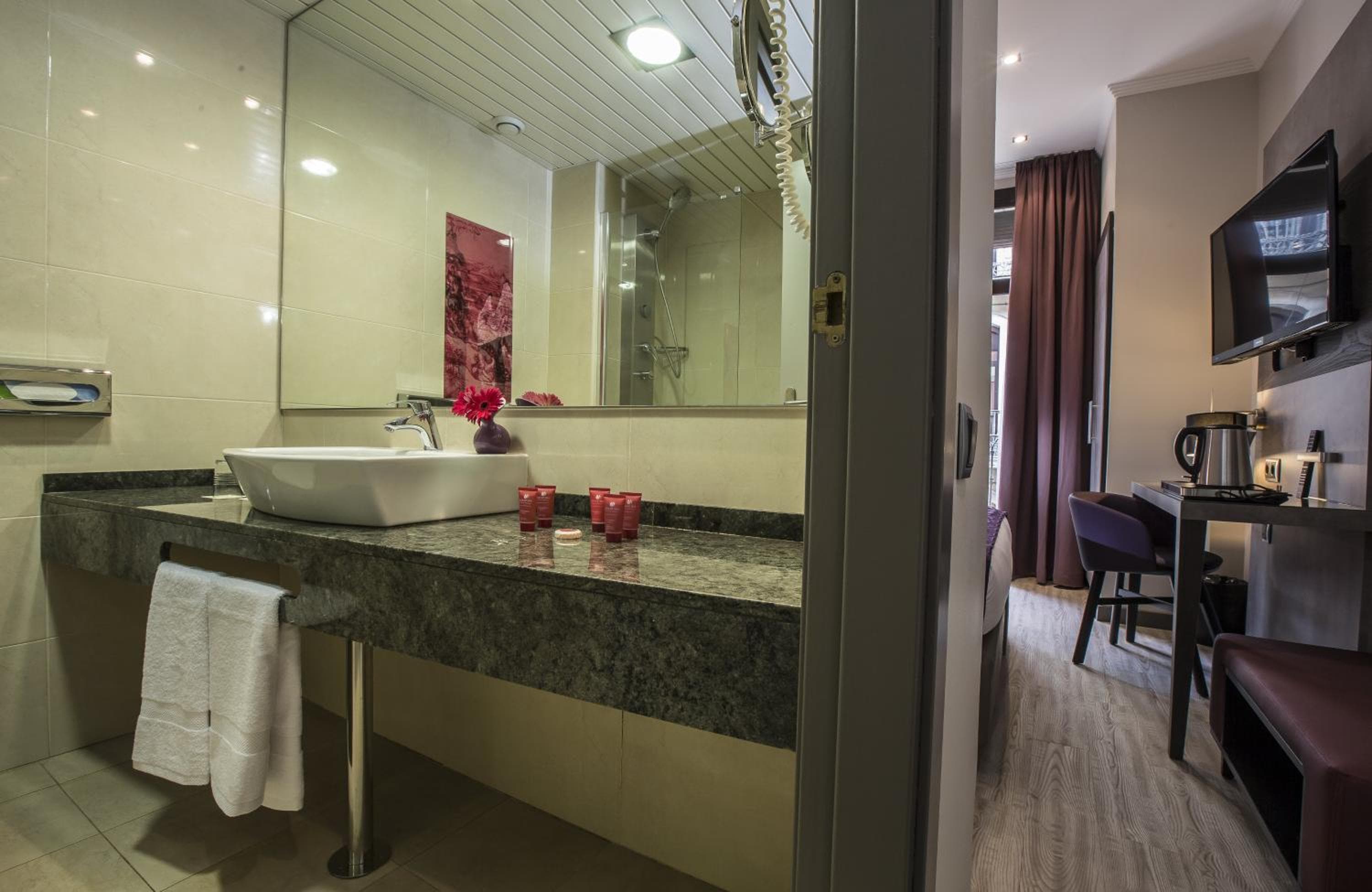 Leonardo Hotel Barcelona Las Ramblas — 25