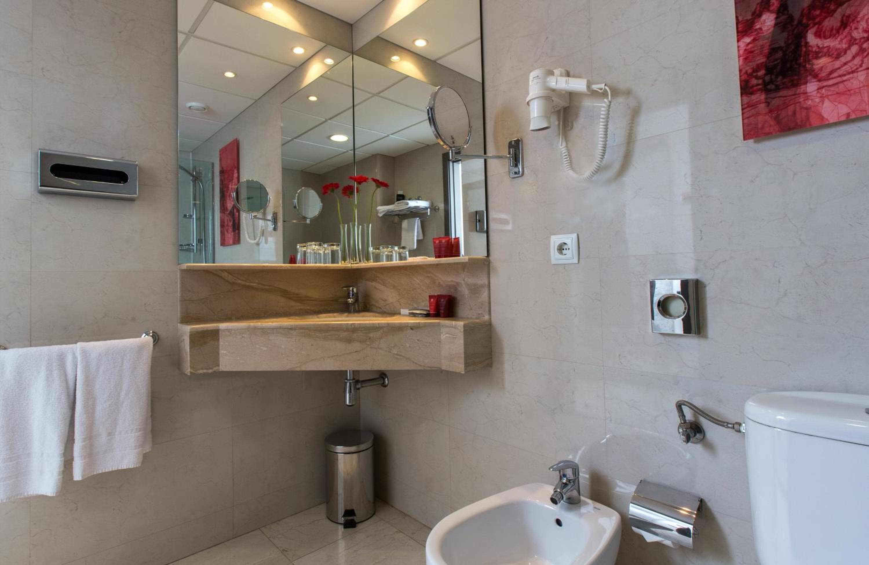 Leonardo Hotel Barcelona Las Ramblas — 16