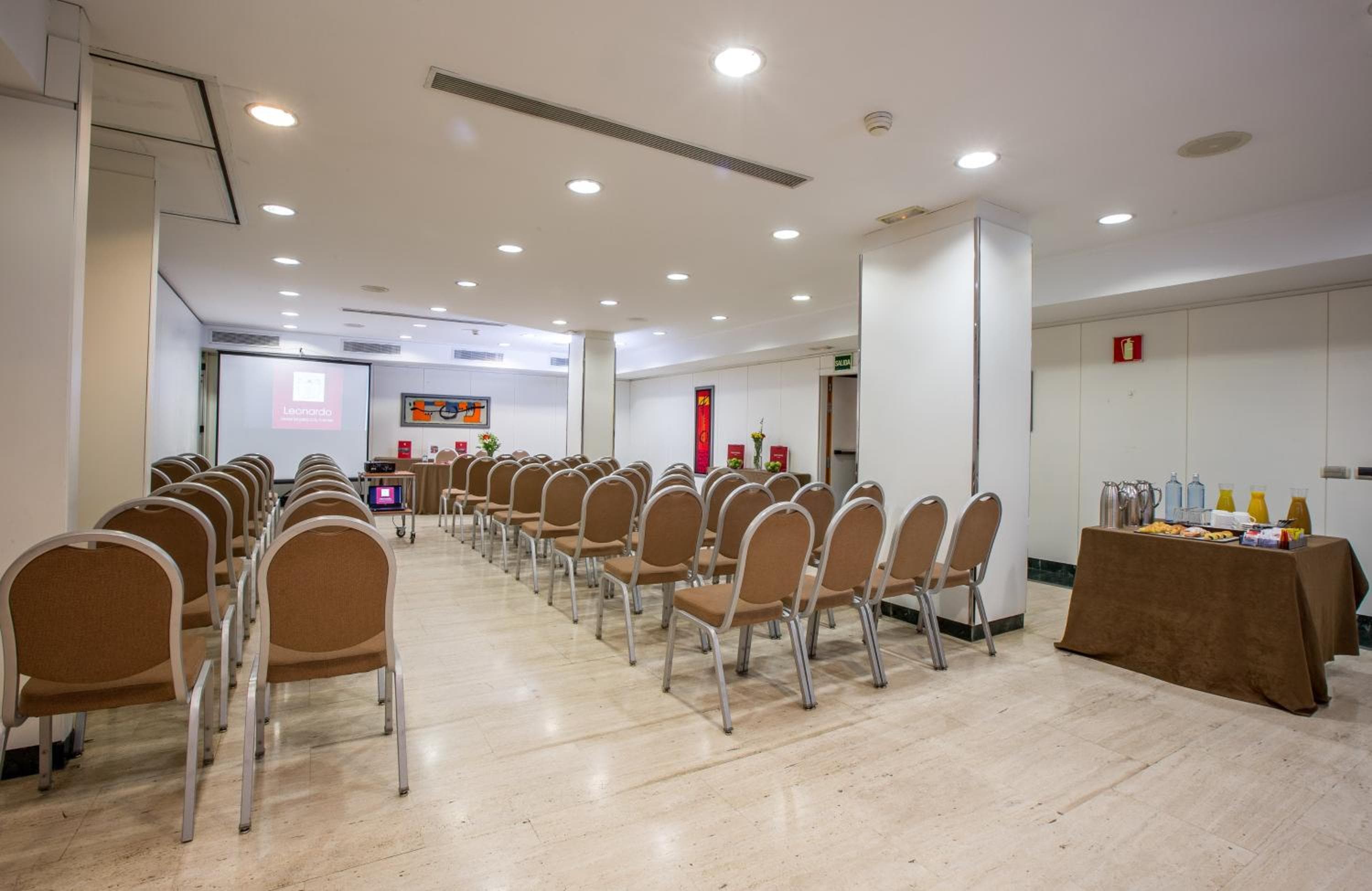 Leonardo Hotel Madrid Centro Ciudad — 28