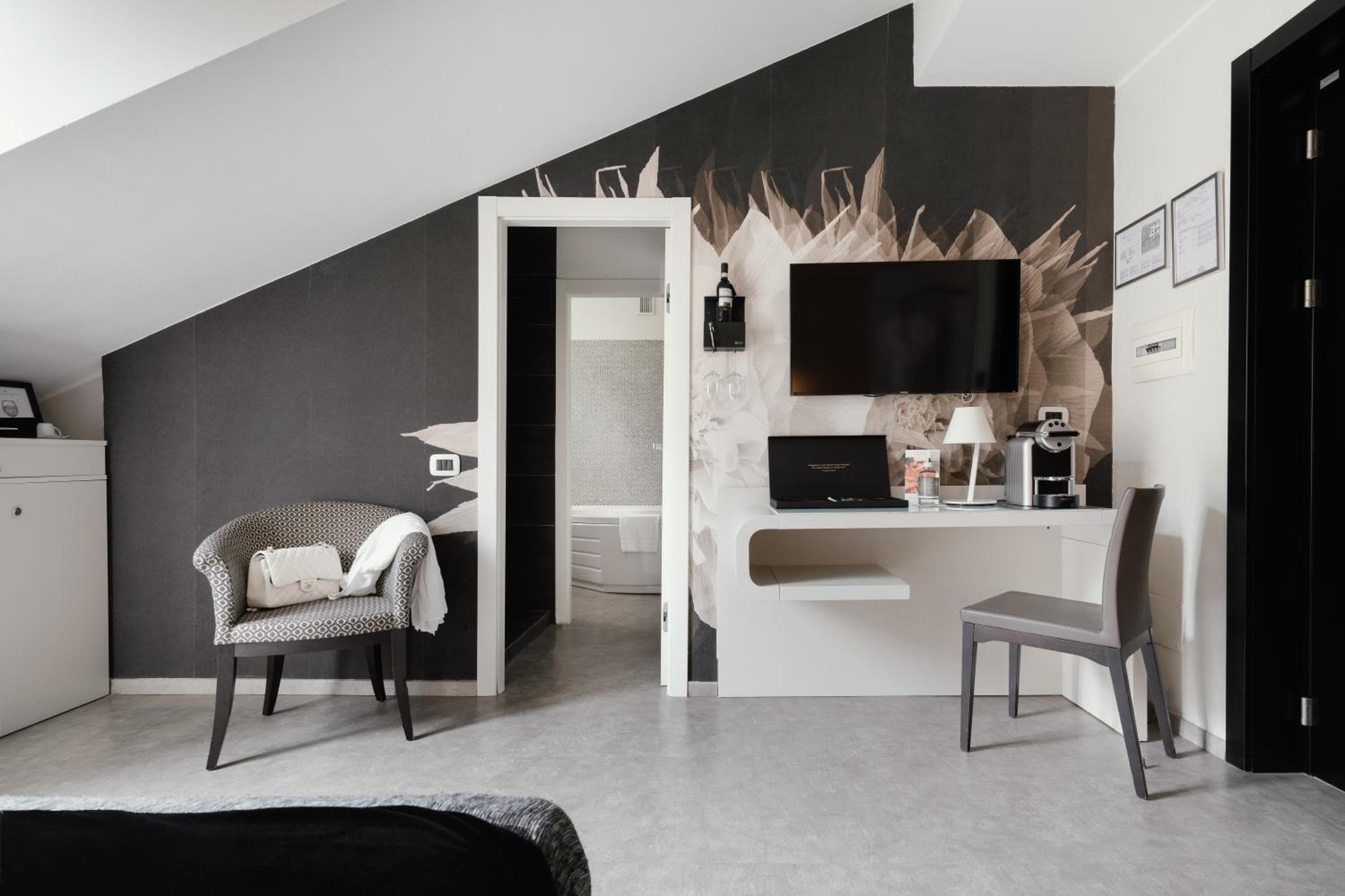 Montenapoleone Suites — 18