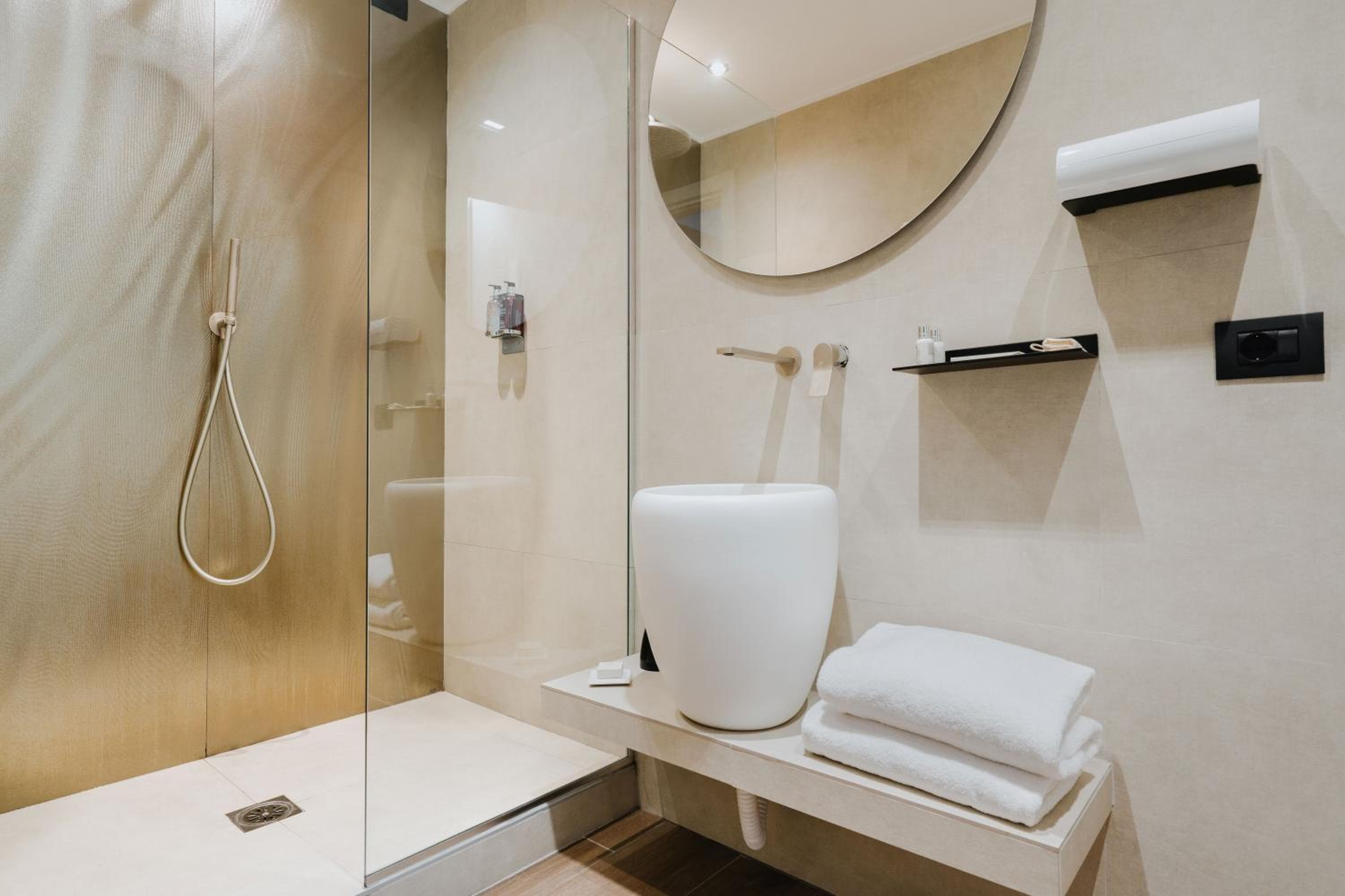Montenapoleone Suites — 19