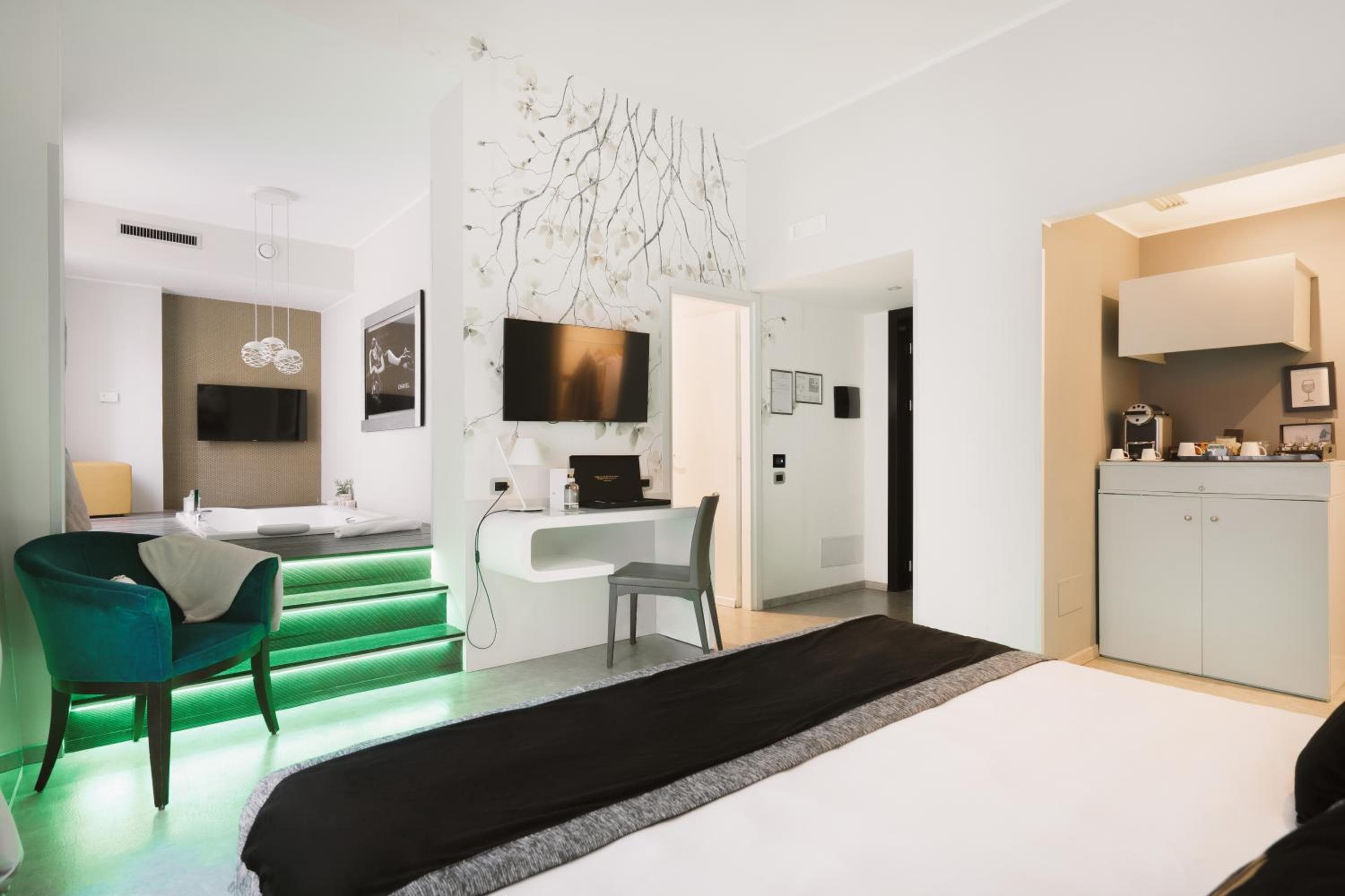 Montenapoleone Suites — 12