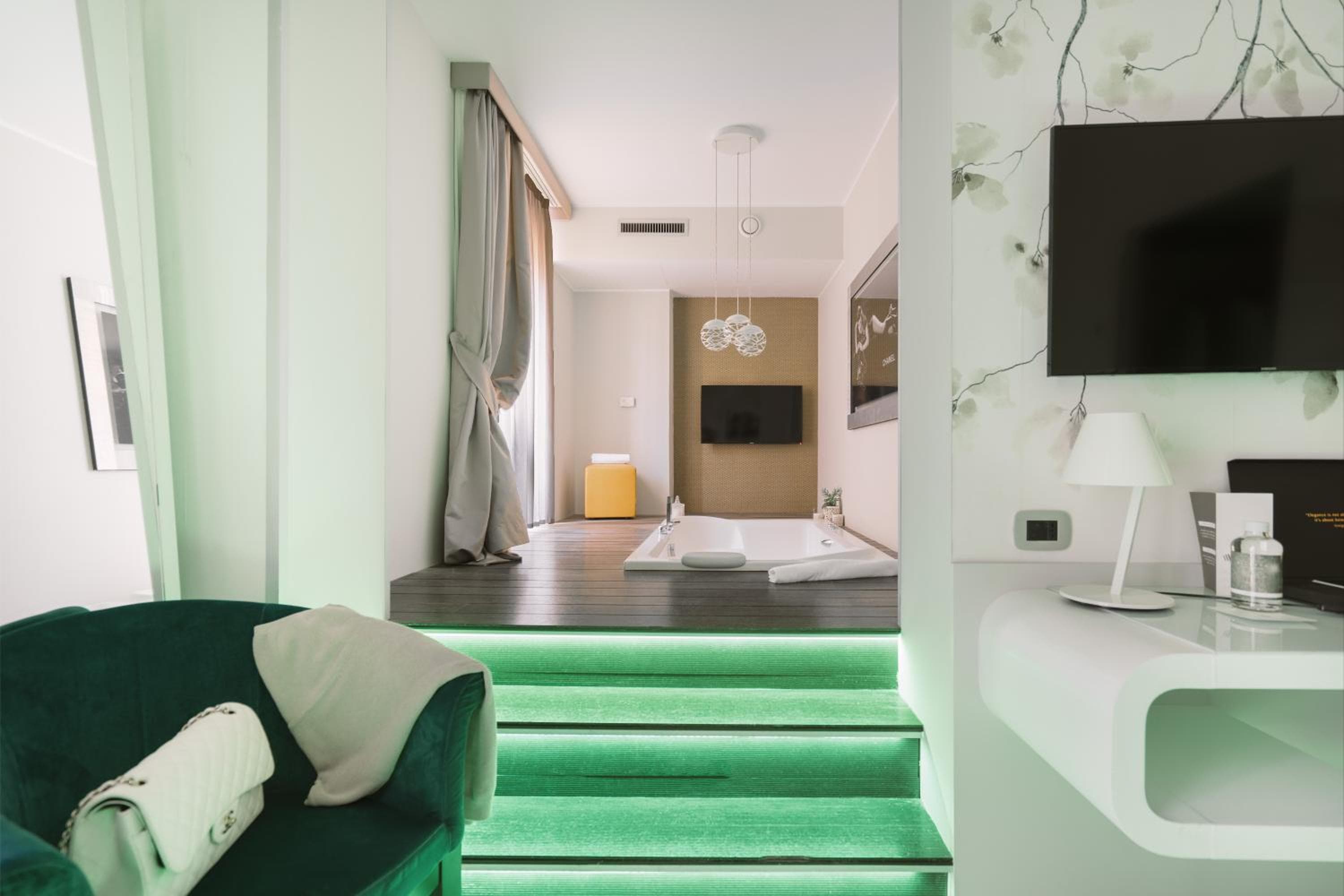 Montenapoleone Suites — 20