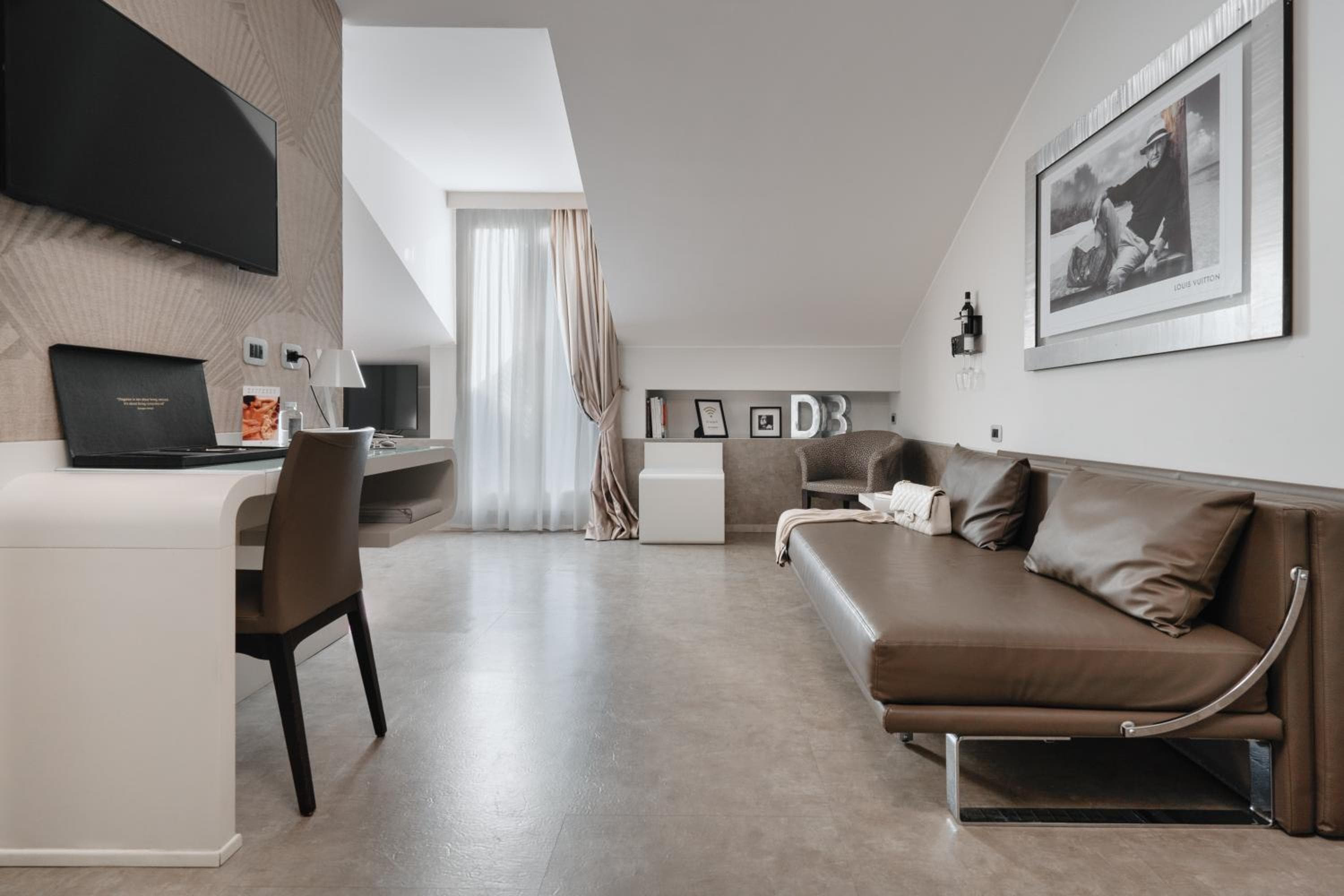 Montenapoleone Suites — 26