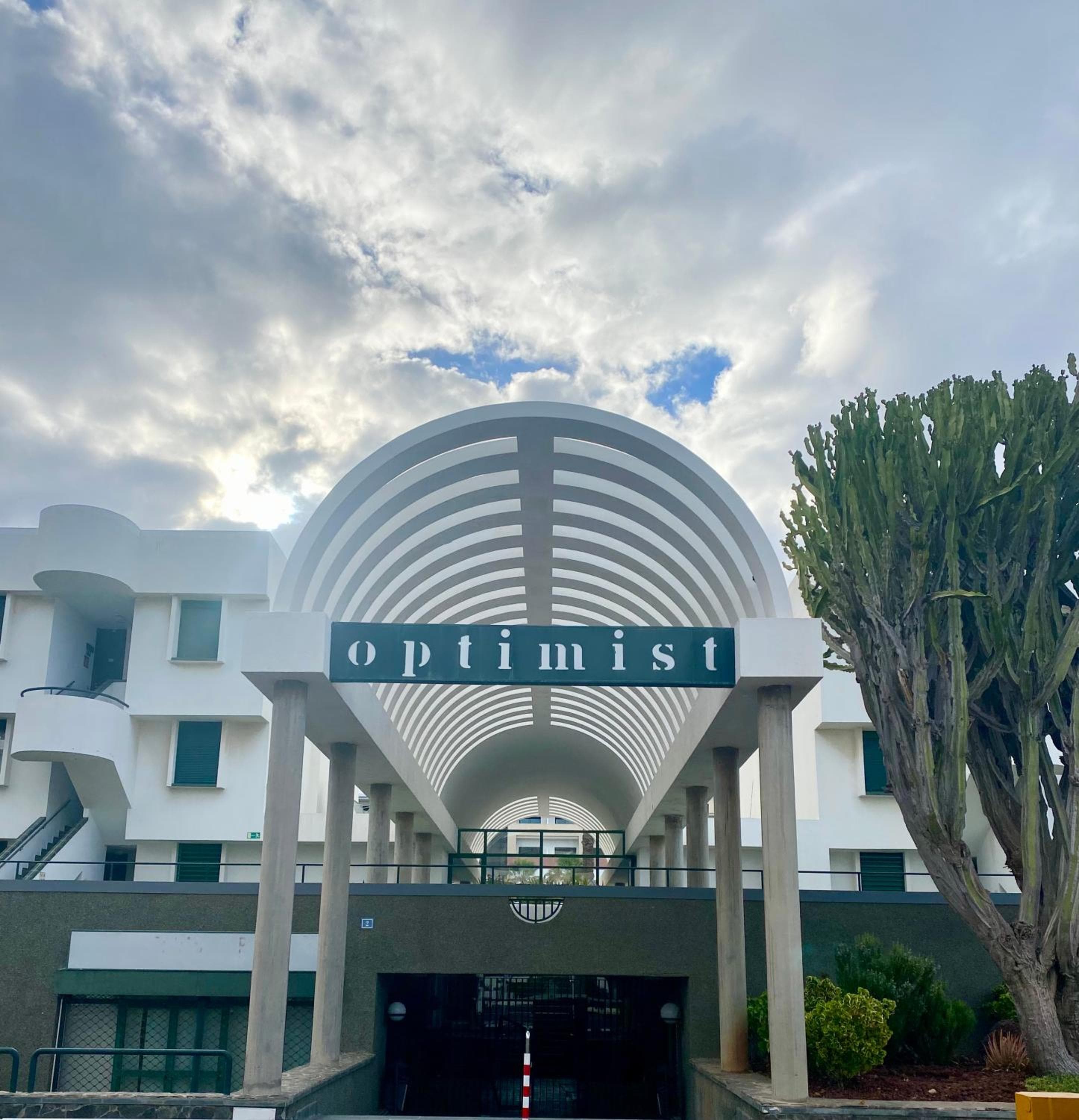 1The Best Location - Las Americas & Parking — 3