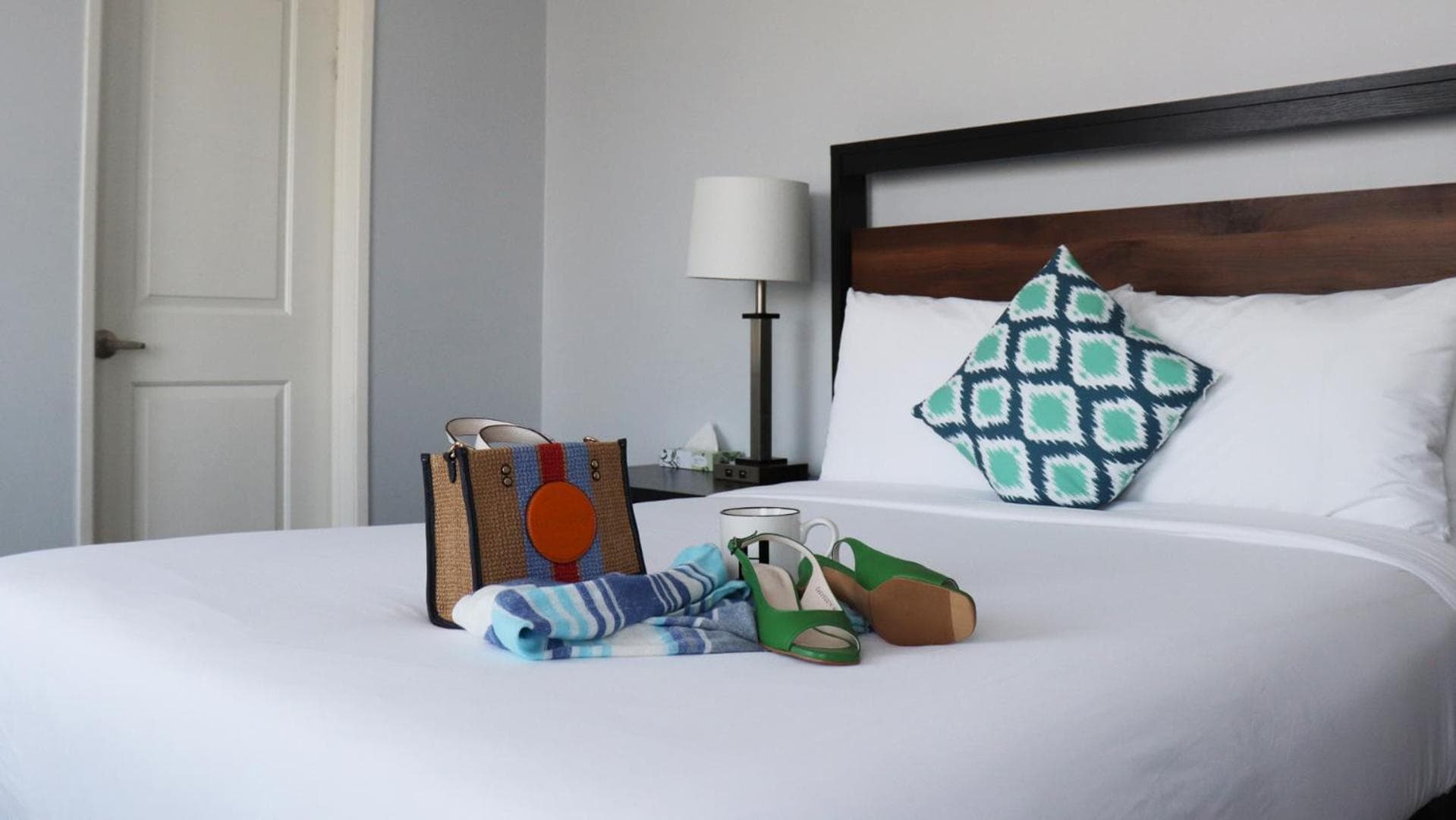 Hometel Suites — 4
