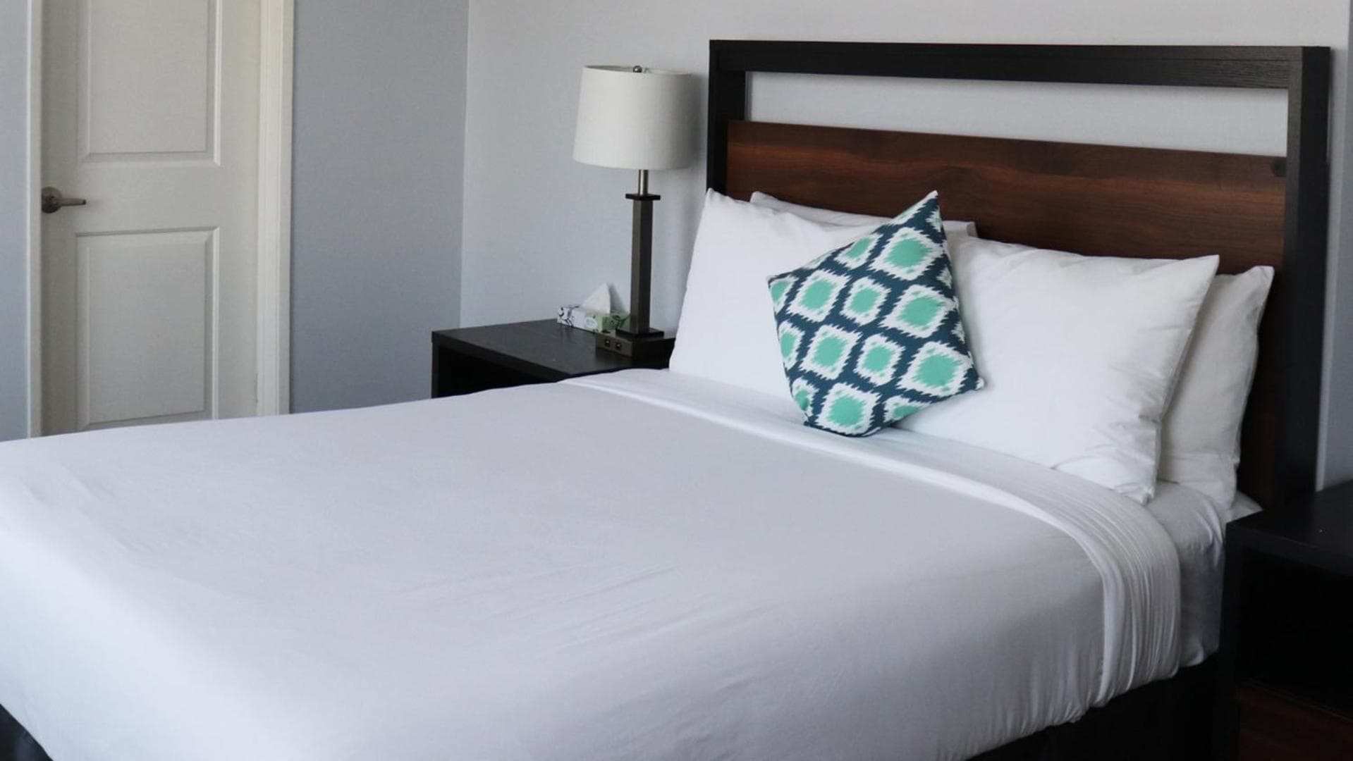 Hometel Suites — 15