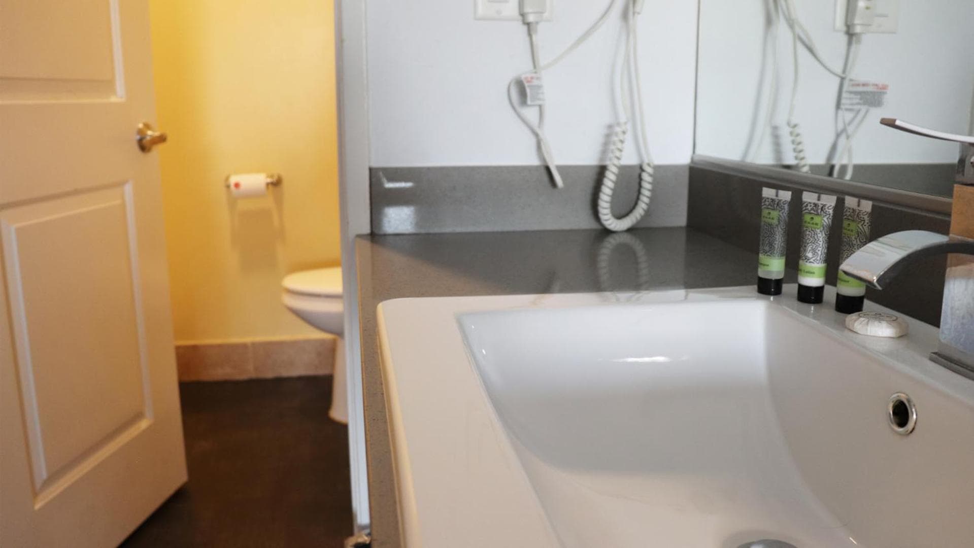 Hometel Suites — 19