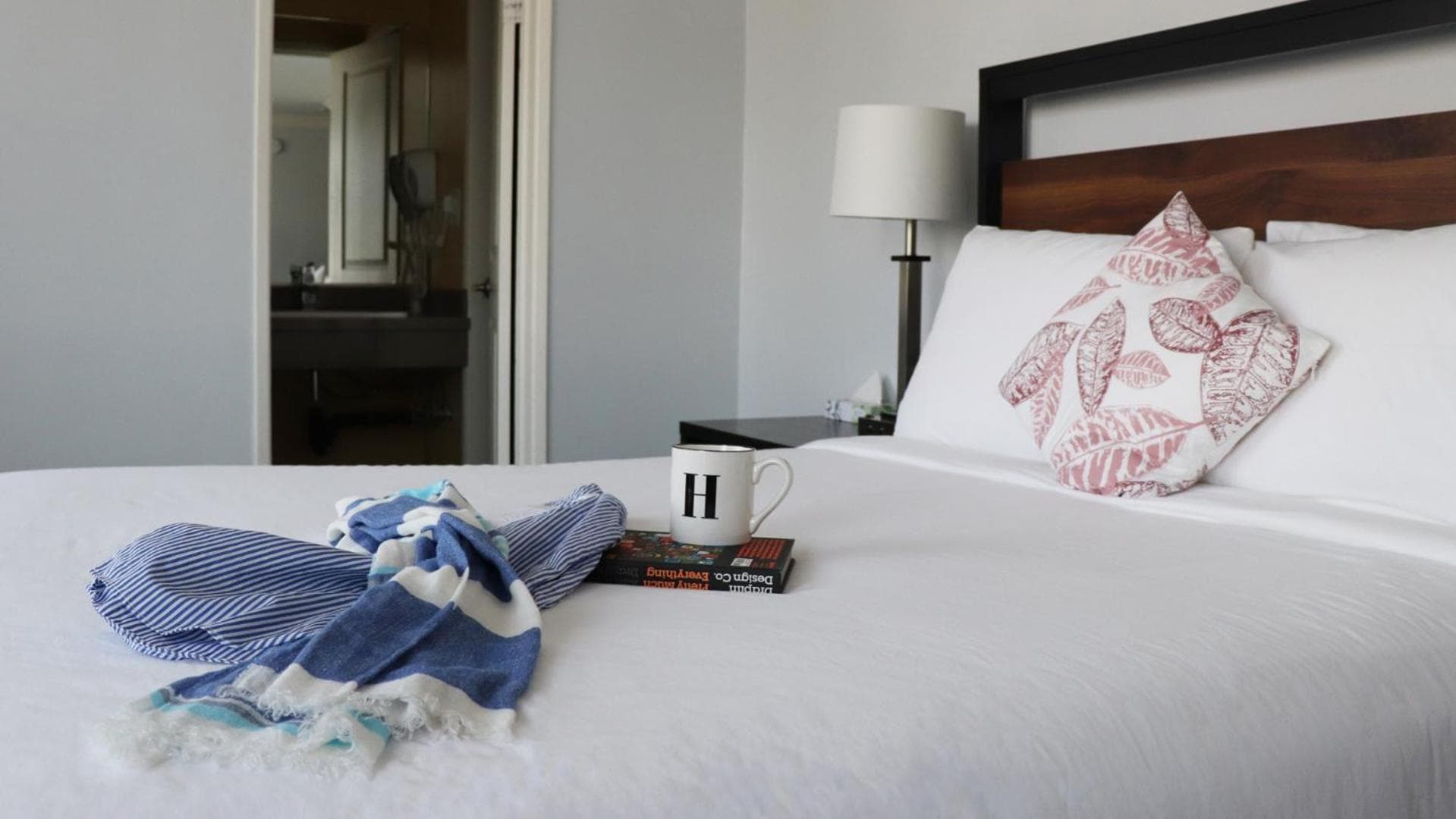 Hometel Suites — 3