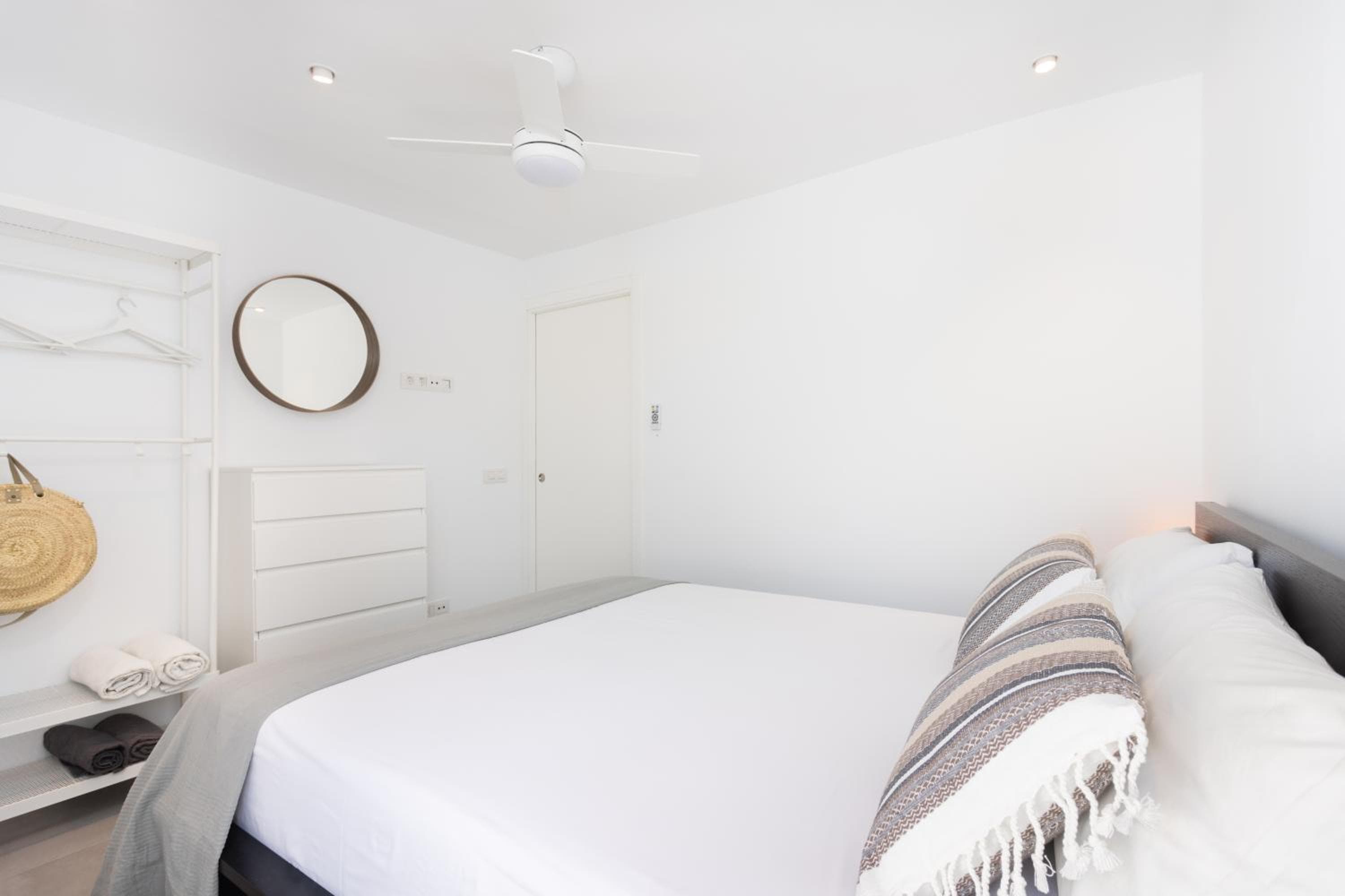 VILLA URBANIA Atico Deluxe By Sunkeyrents — 2