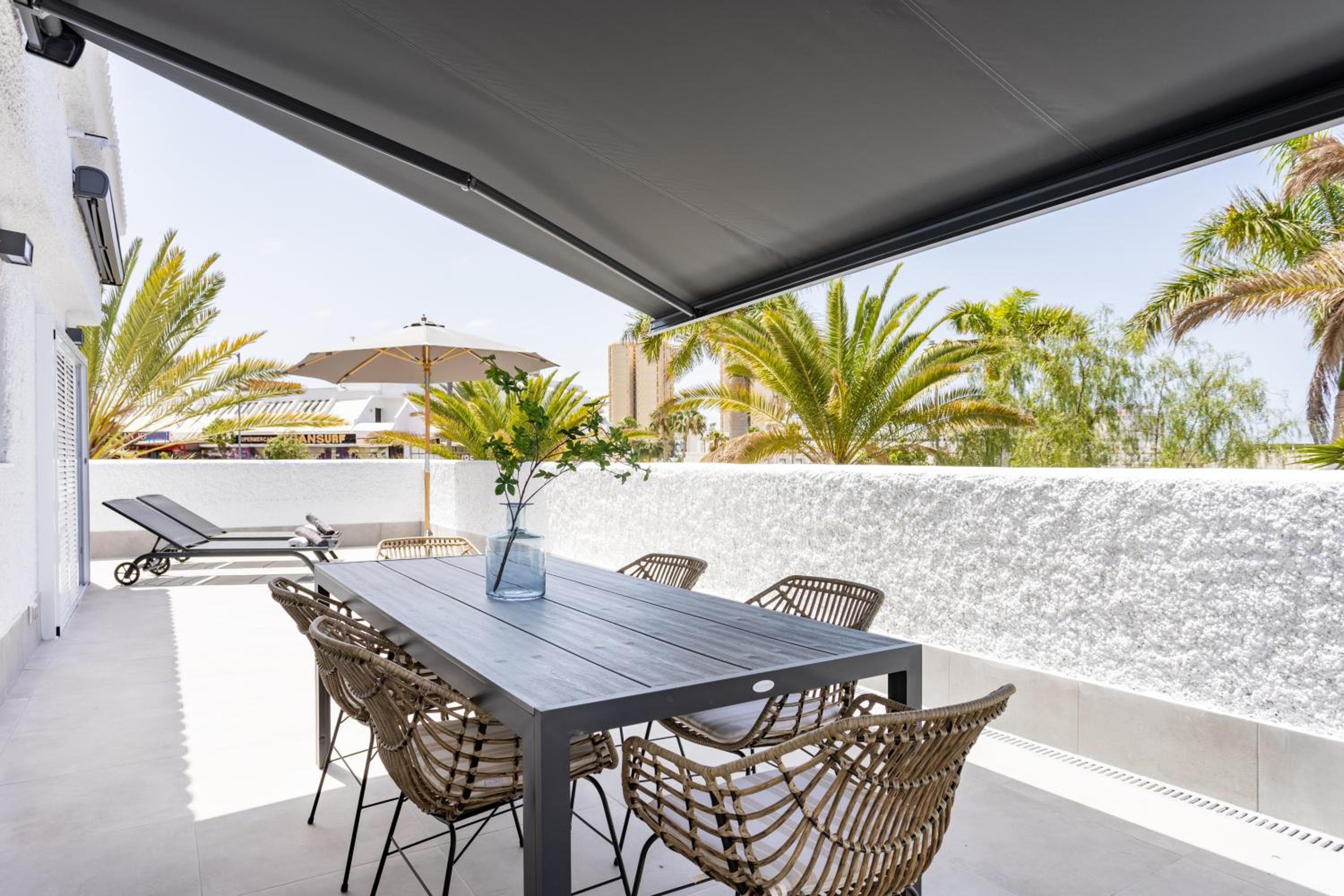 VILLA URBANIA Atico Deluxe By Sunkeyrents — 5