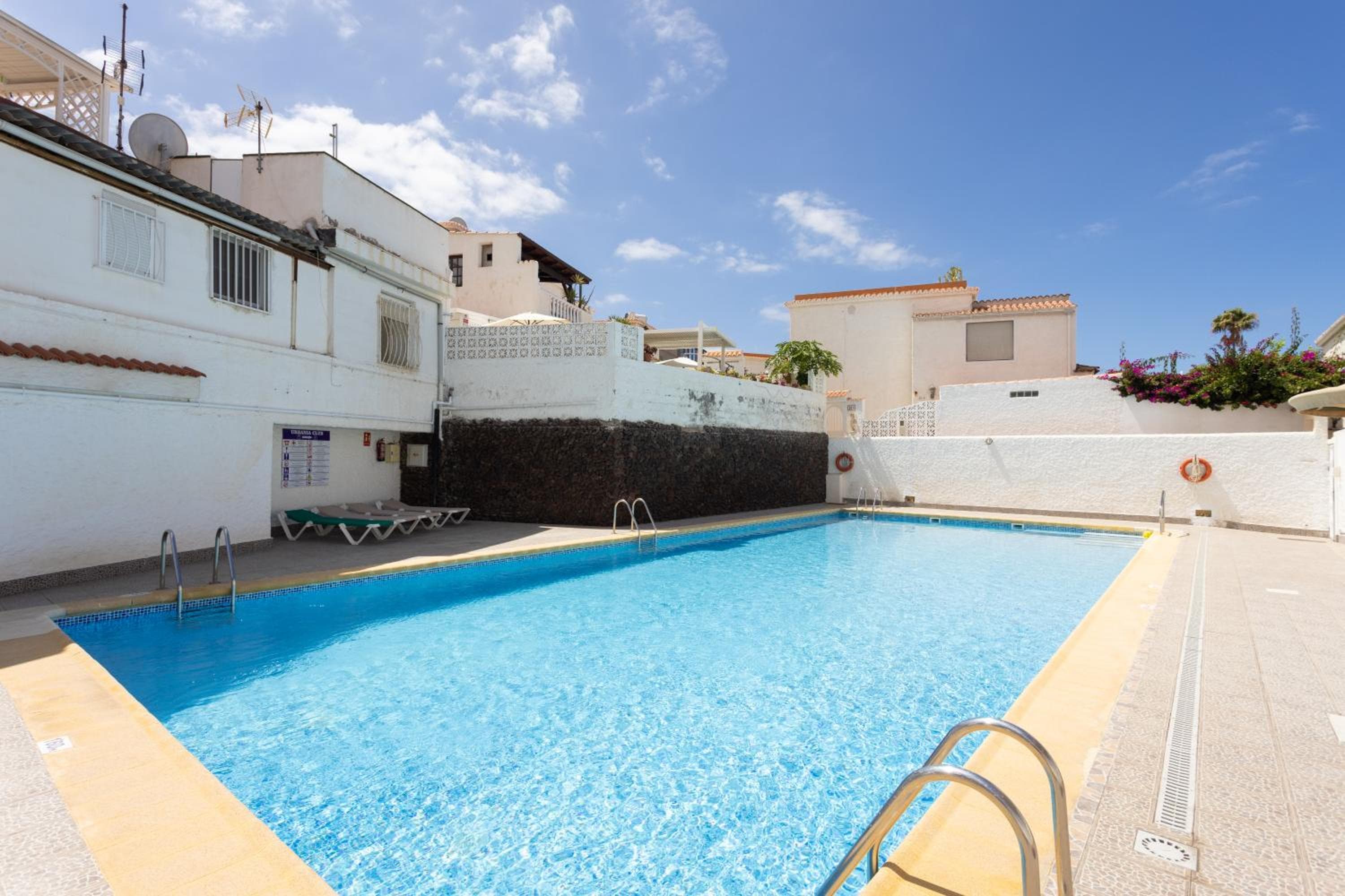 VILLA URBANIA Atico Deluxe By Sunkeyrents — 3