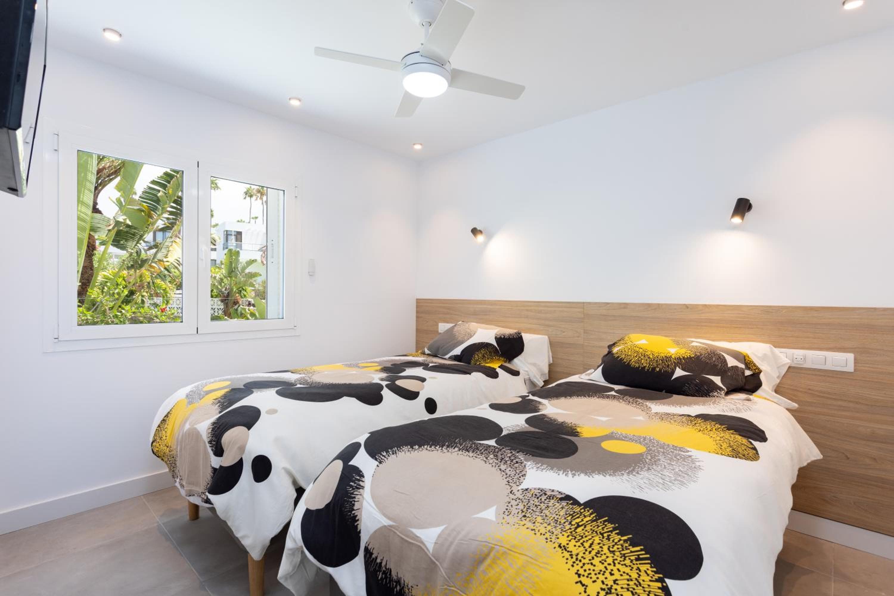 VILLA URBANIA Atico Deluxe By Sunkeyrents — 4