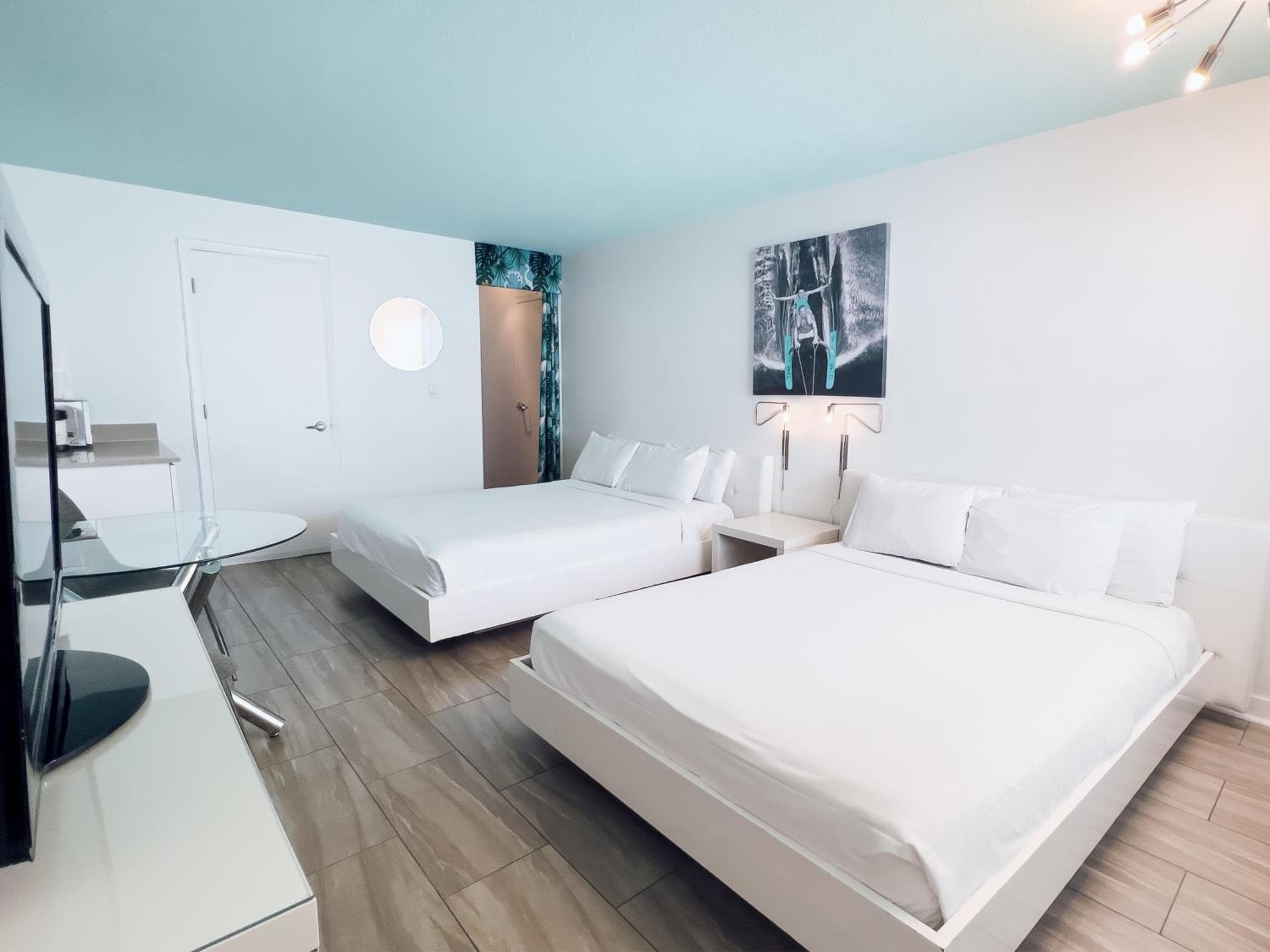 Aqua Hotel — 3