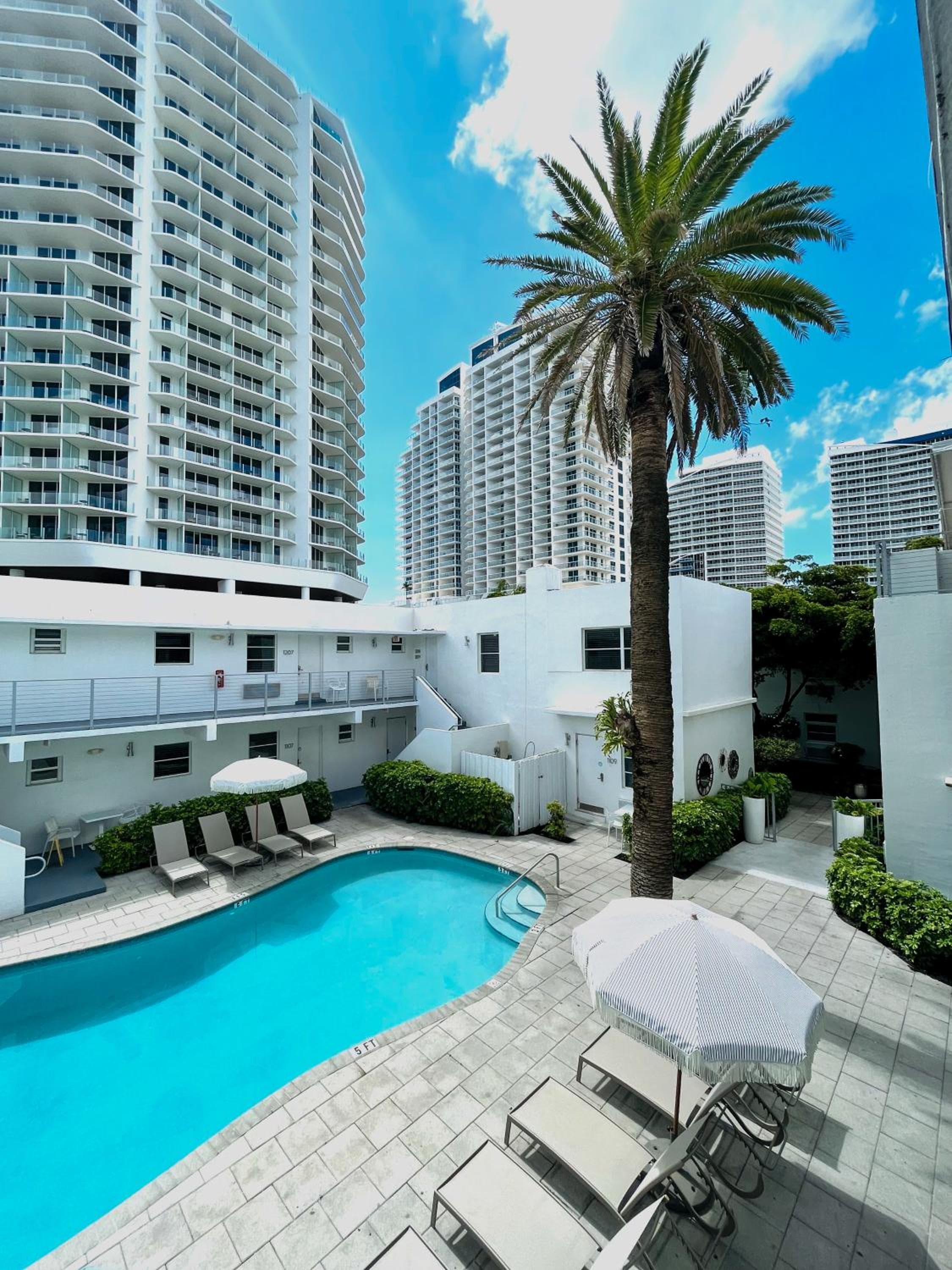 Aqua Hotel — 4