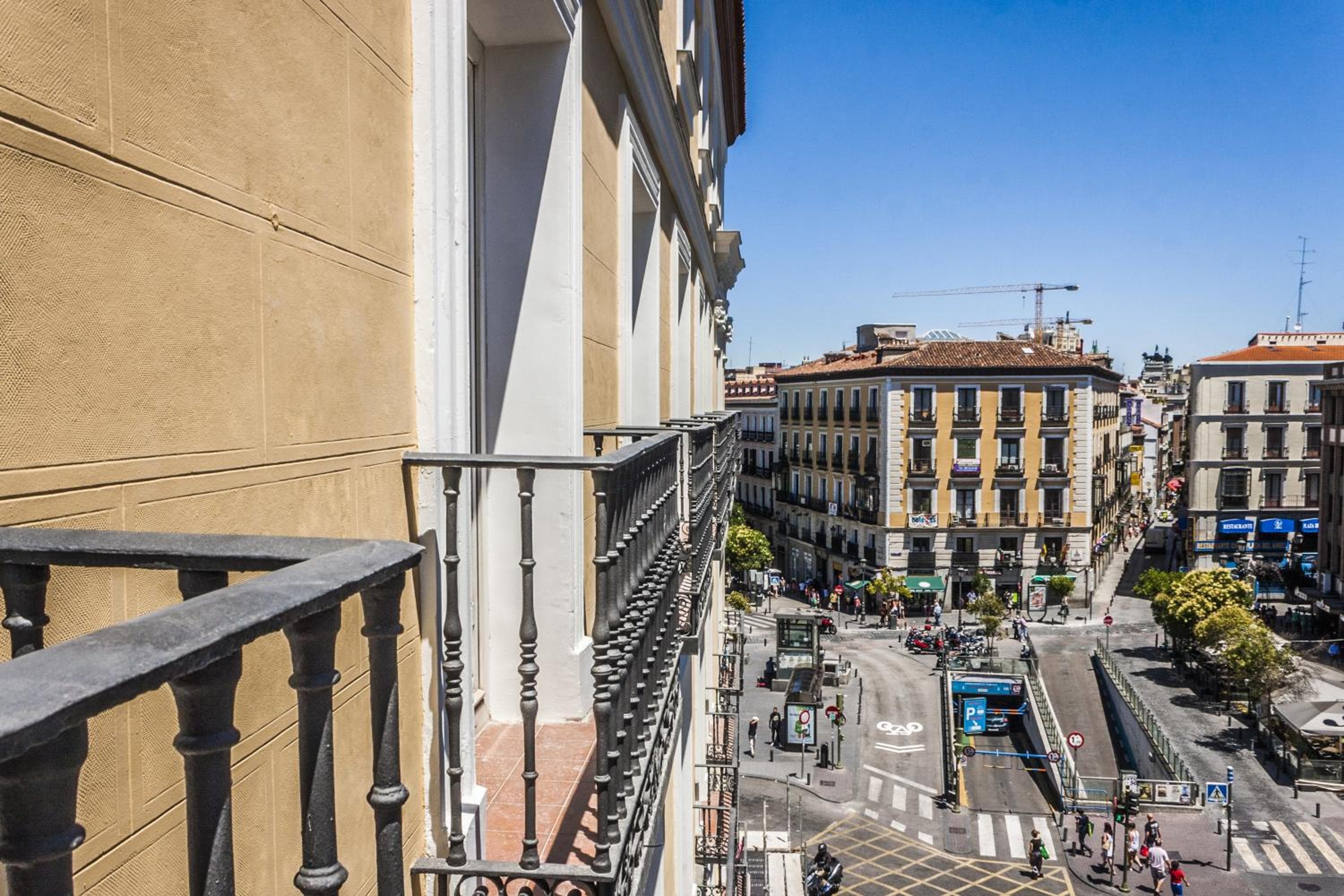 Mola Suites — 24