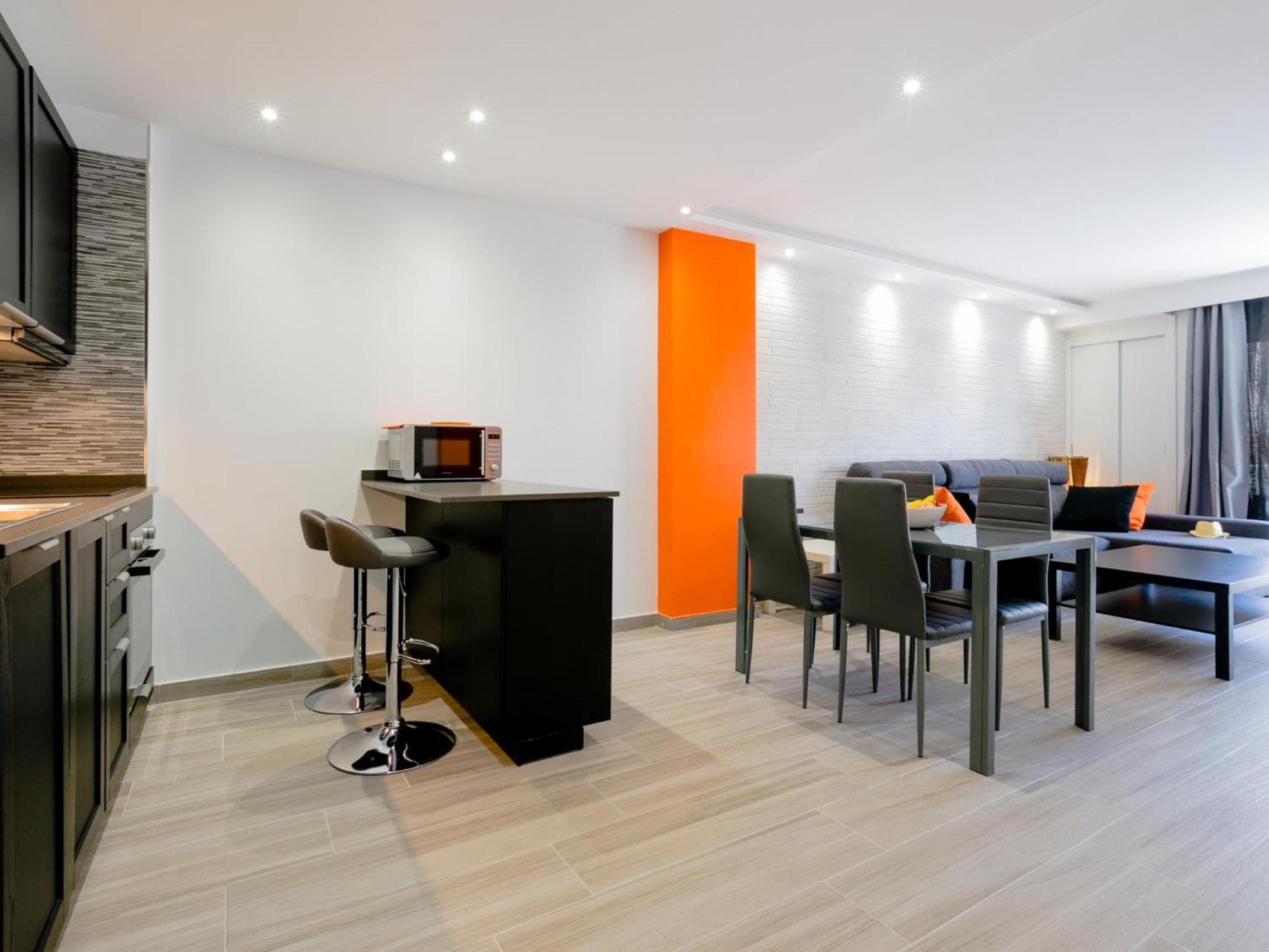 CONYPRA Modern and Renovated with Terrace WIFI — 2