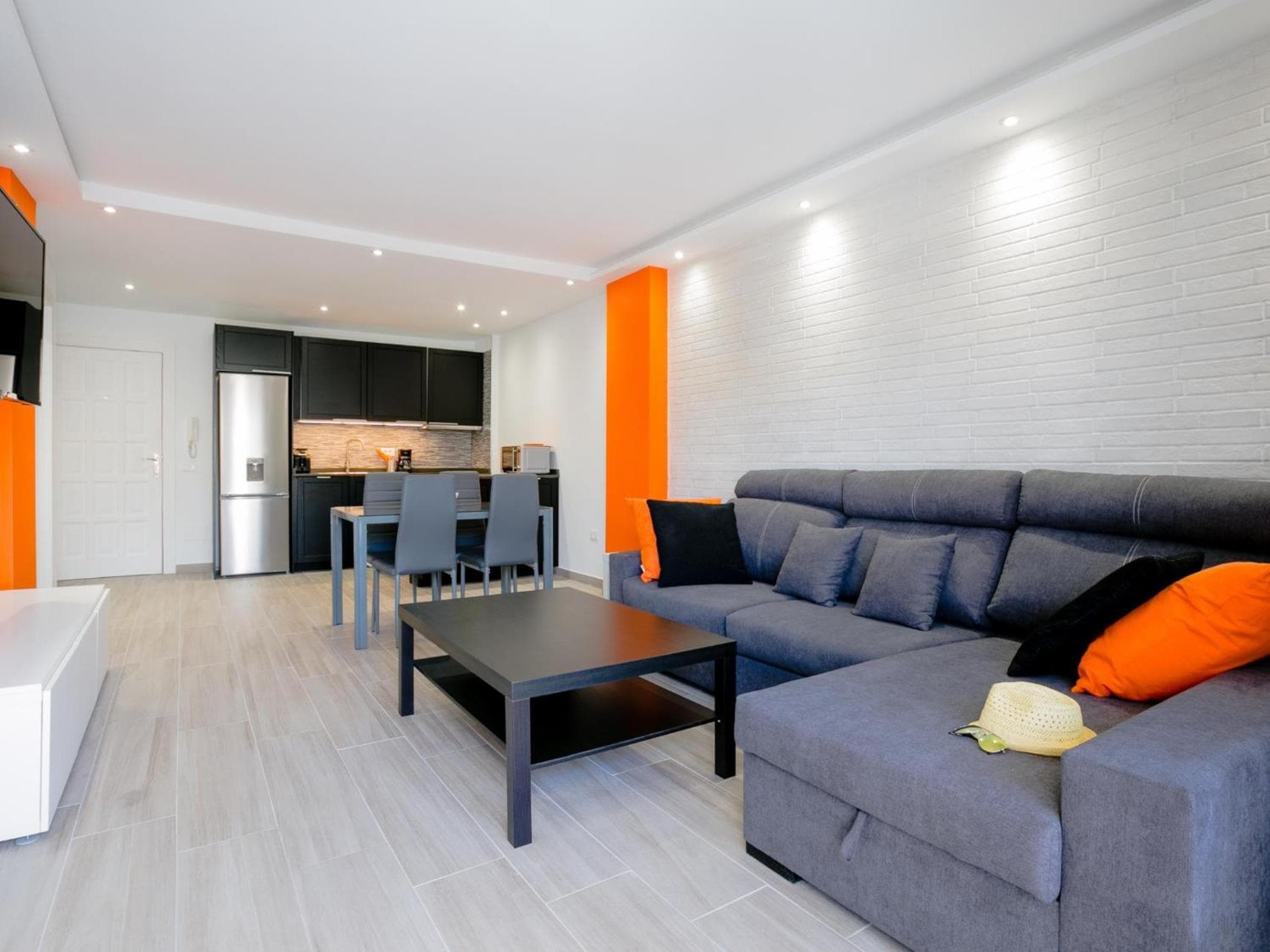 CONYPRA Modern and Renovated with Terrace WIFI — 1