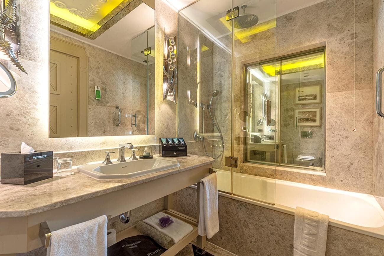 Wyndham Grand Istanbul Kalamış Marina Hotel — 2