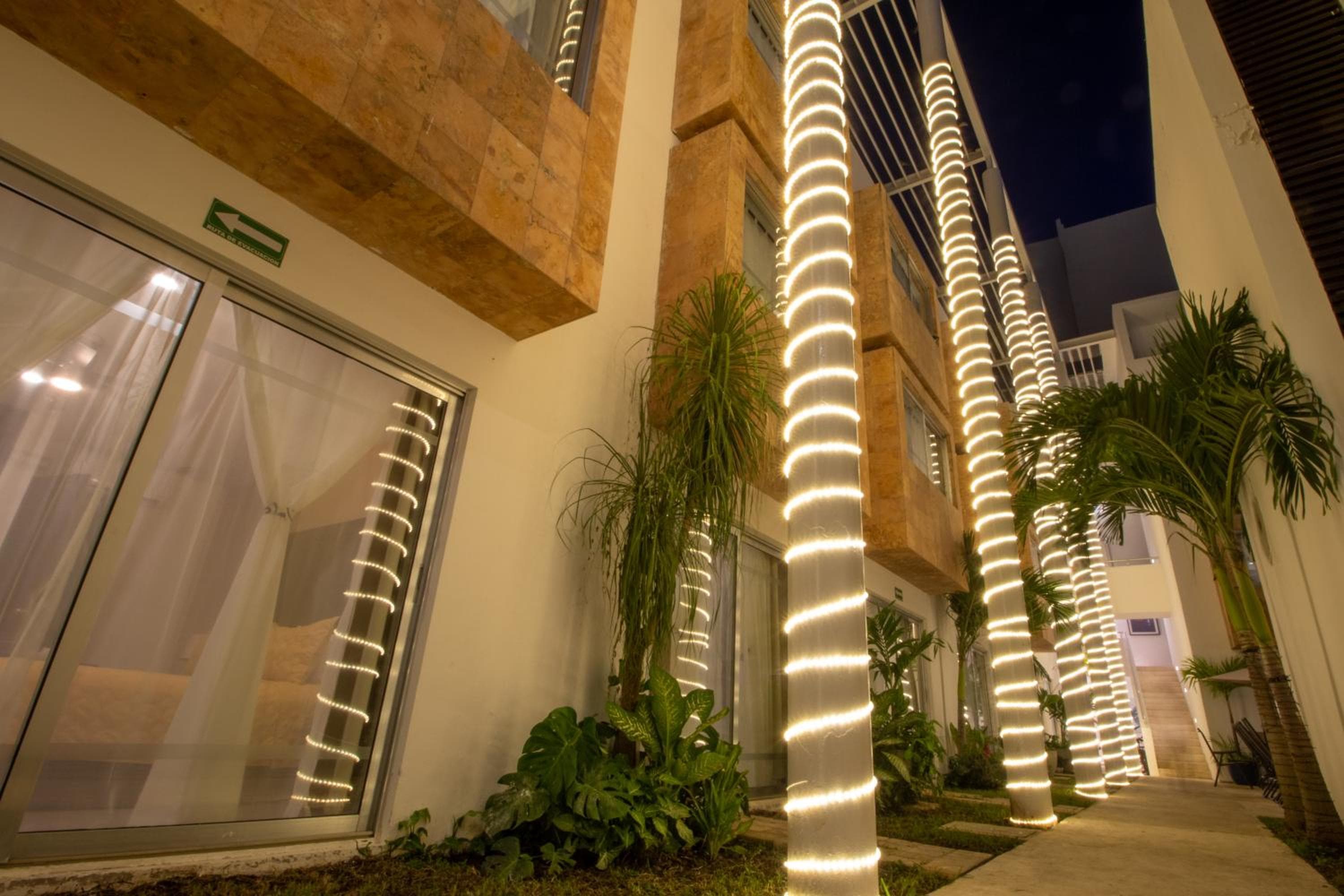 Hotel Villas Segovia Suites Playa del Carmen — 1