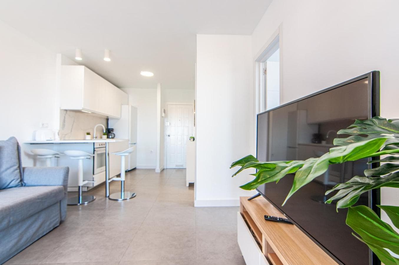 Modern Ocean View Apartment PH12 — 2