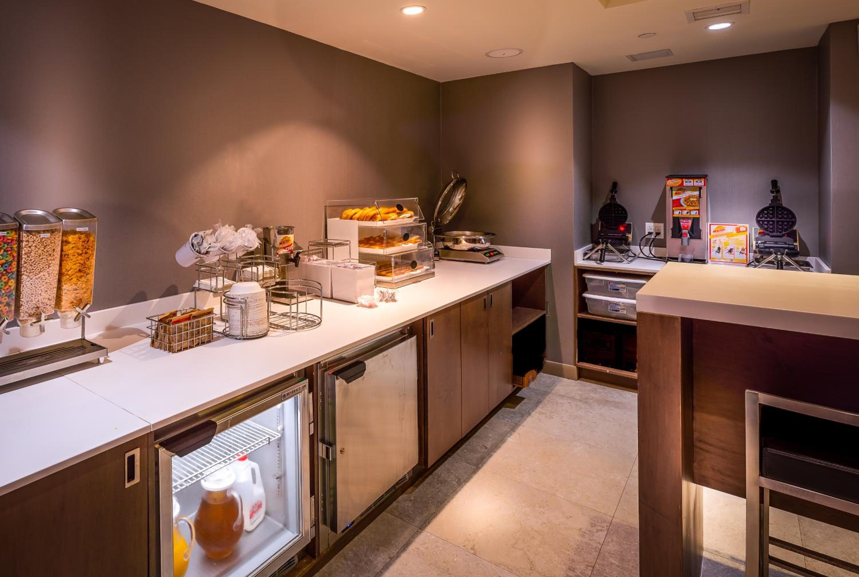 La Quinta by Wyndham Time Square South — 6