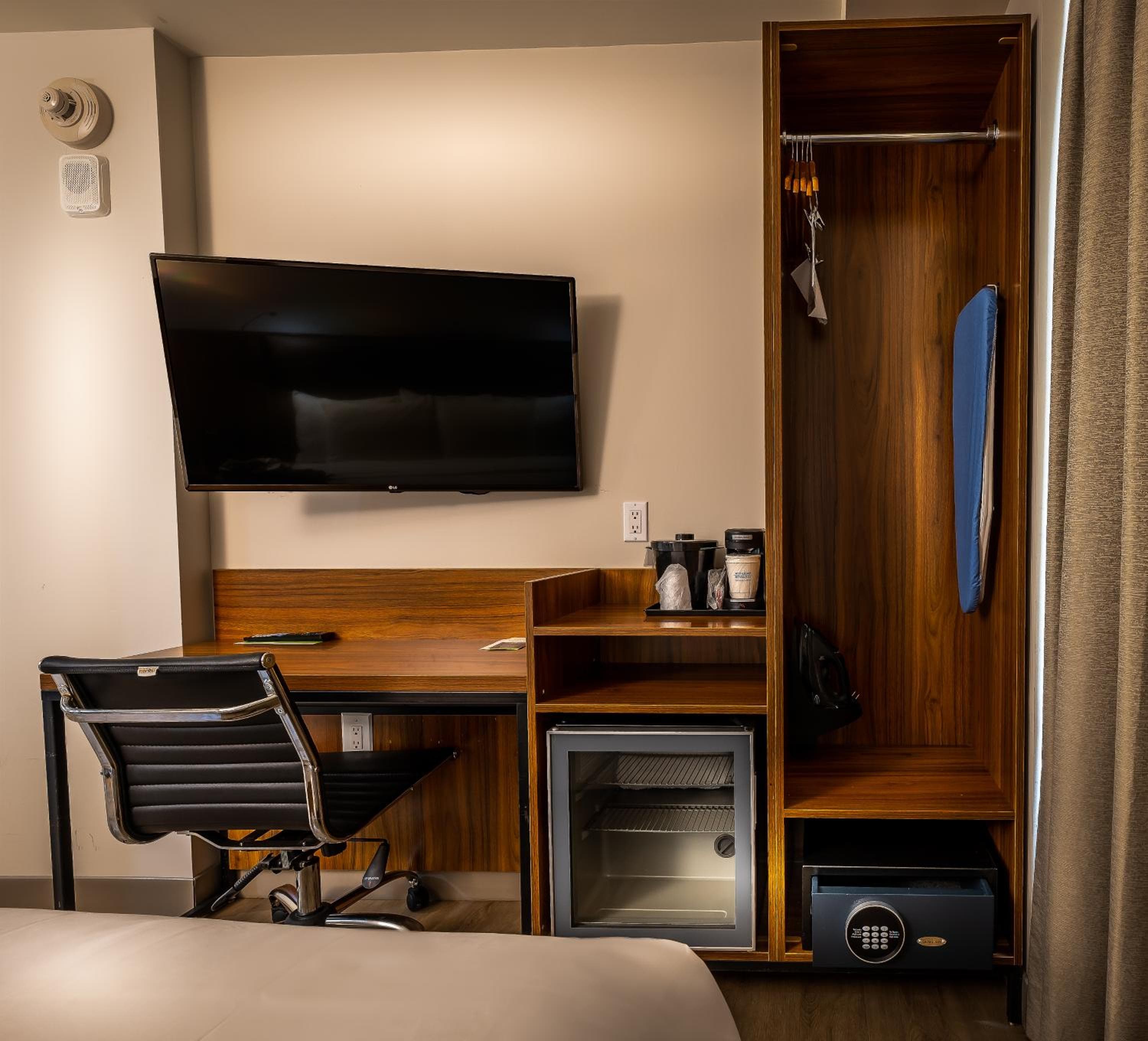 La Quinta by Wyndham Time Square South — 12