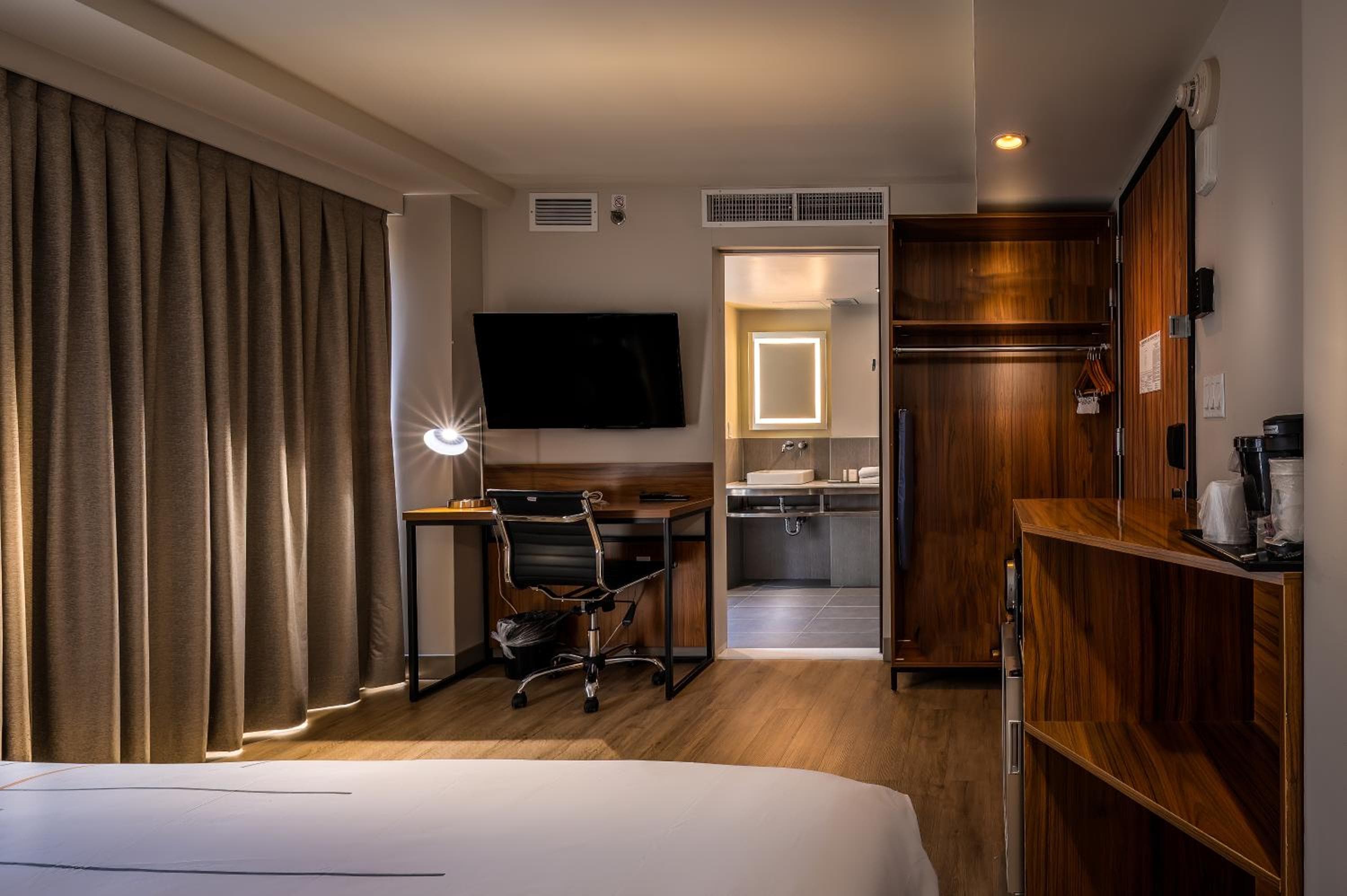 La Quinta by Wyndham Time Square South — 16