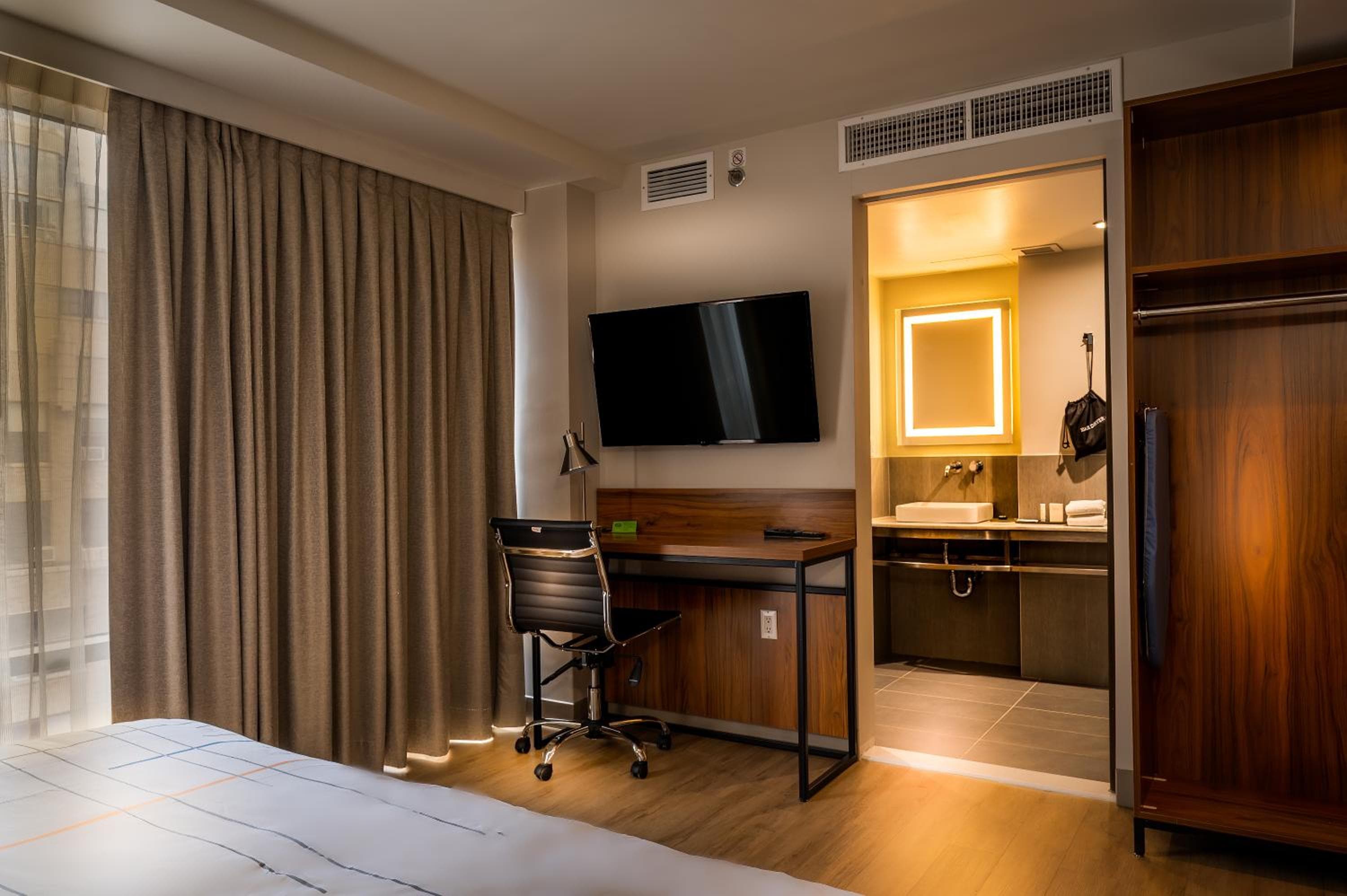La Quinta by Wyndham Time Square South — 20