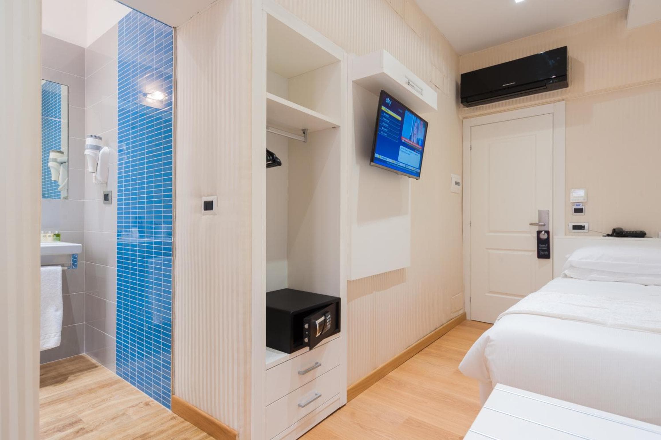 Trevi 41 Hotel — 16